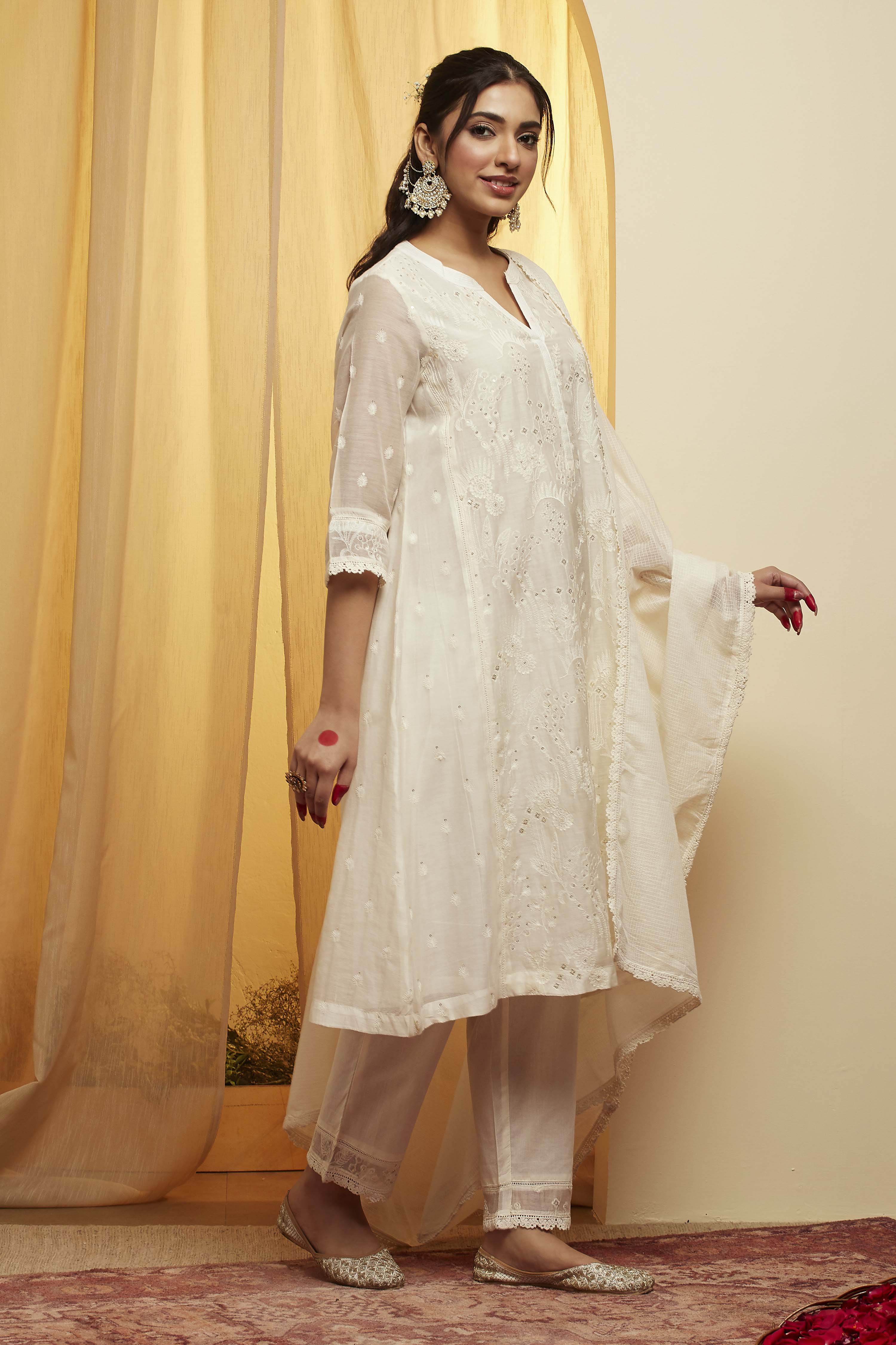 Off-White Embroidered Cotton Silk Kurta Set image number 4