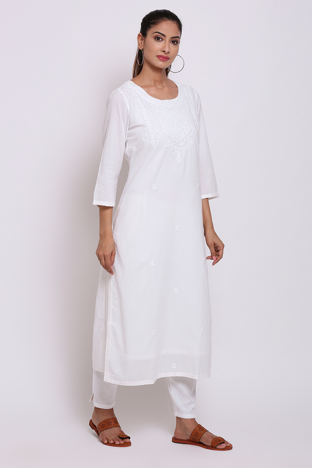 White Cotton Straight Embroidered Kurta image number 3