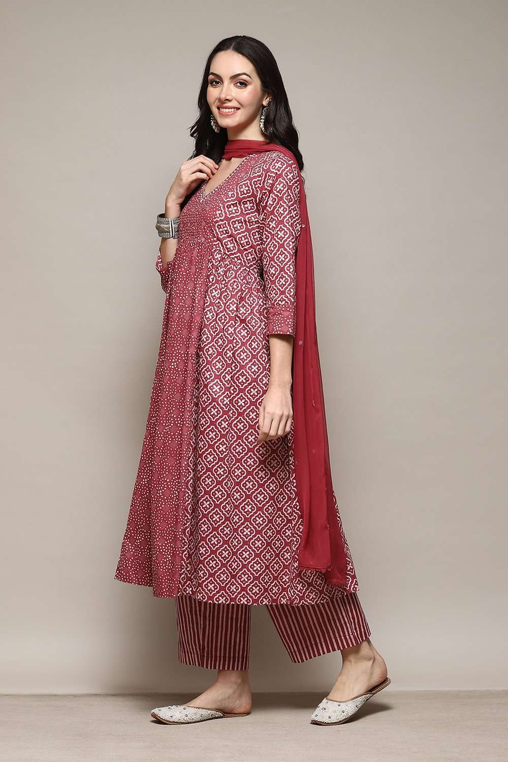 Onion Pink Cotton Gathered Kurta Palazzo Suit Set image number 5