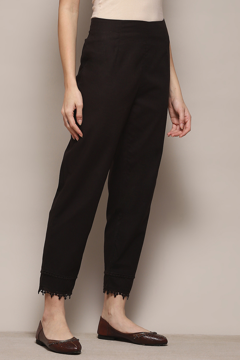 Black Cotton Slim Solid Pants image number 3