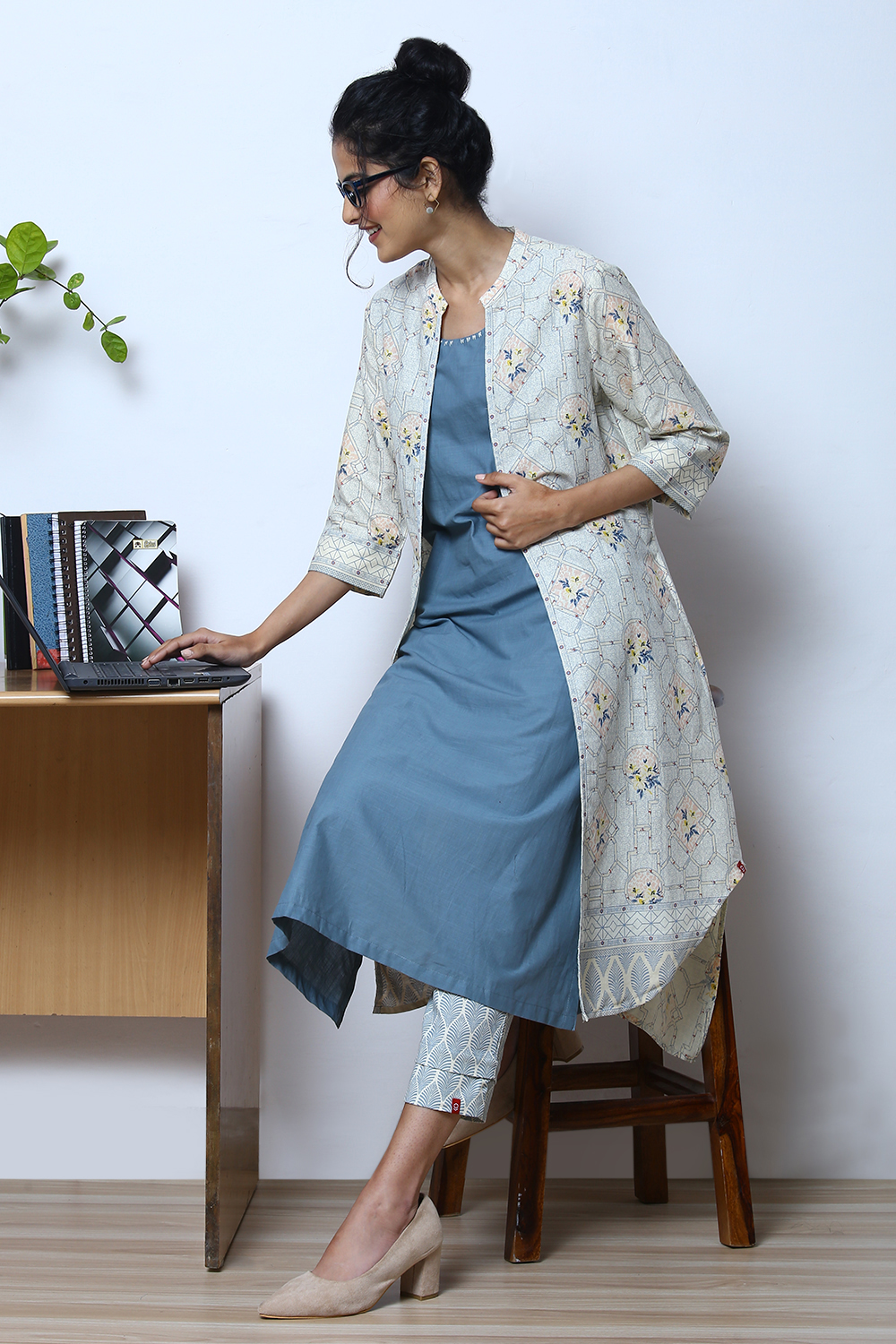 Blue Cotton Open Front Kurta image number 3