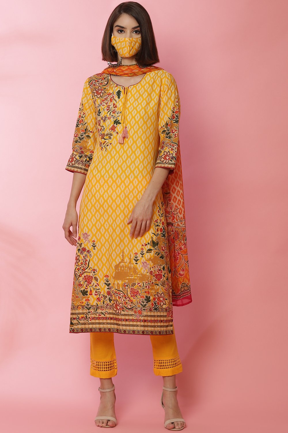 Yellow Cotton Straight Kurta Slim Pants Suit Set image number 3