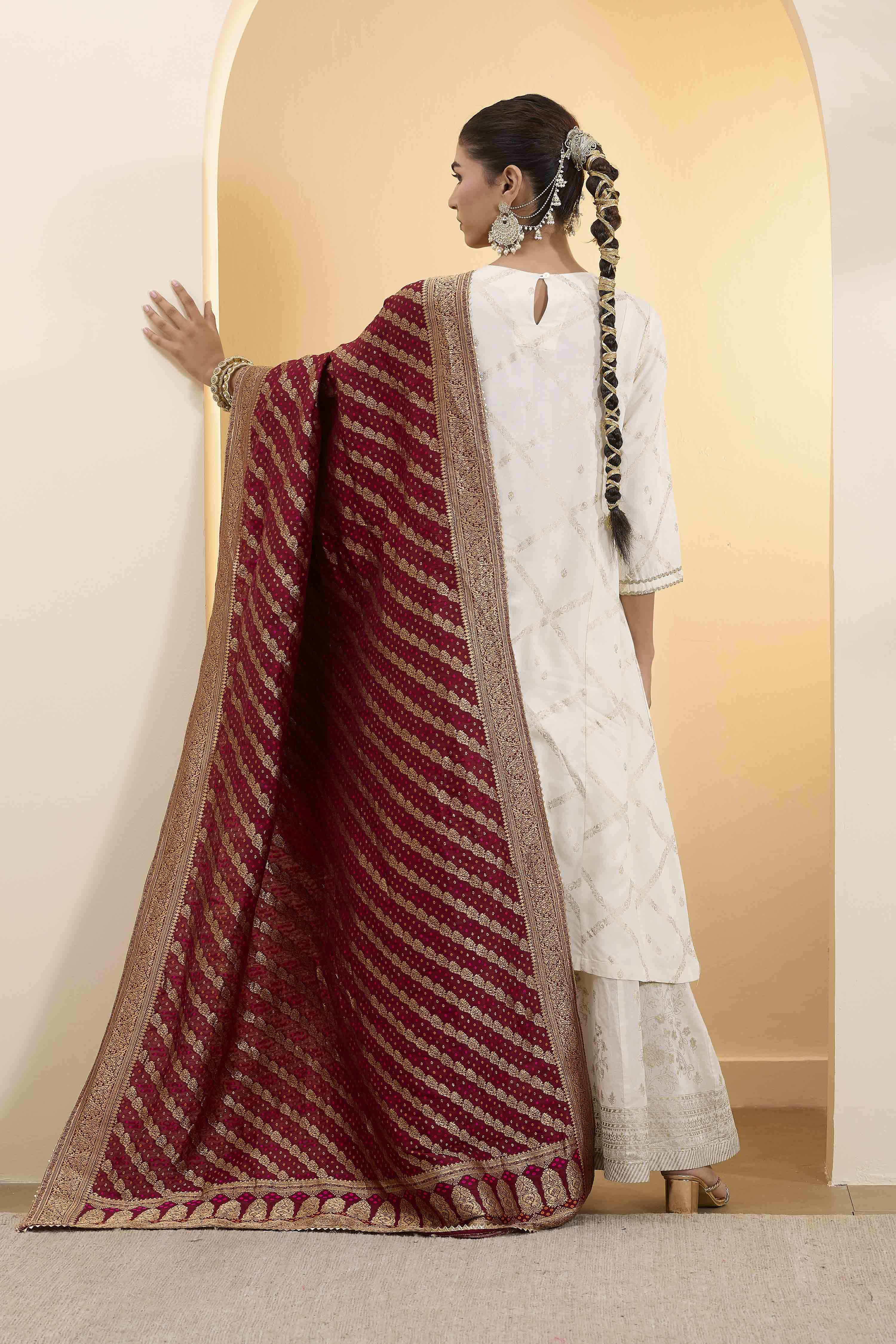 Gold-Toned & Maroon Banarasi Weave Dupatta image number 2