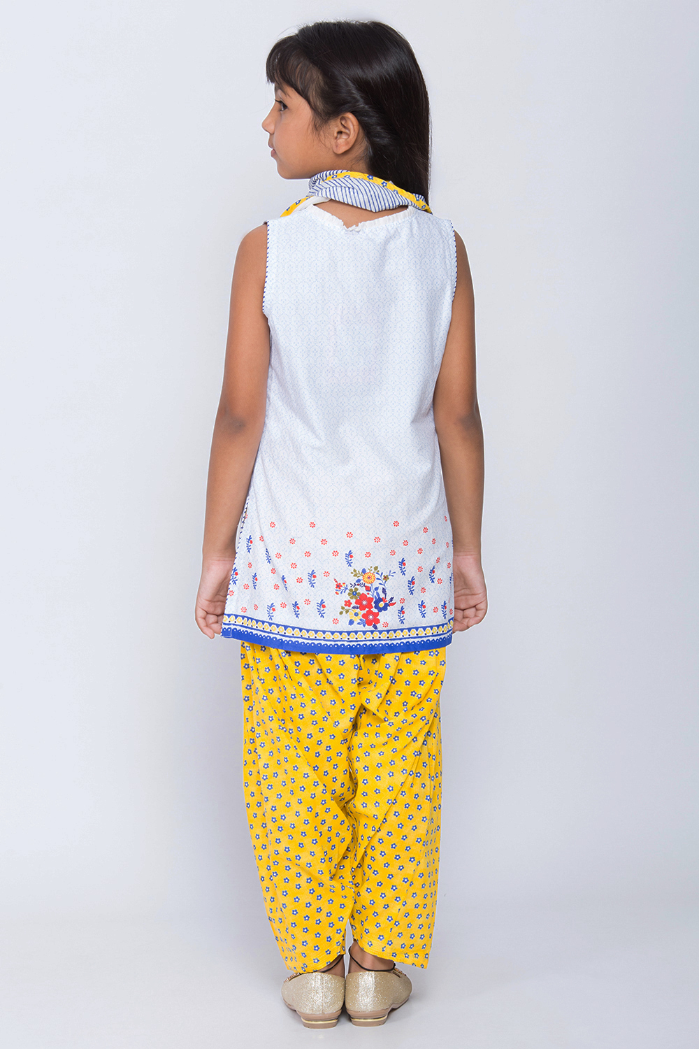 White And Yellow Cotton 3 Piece Set image number 4