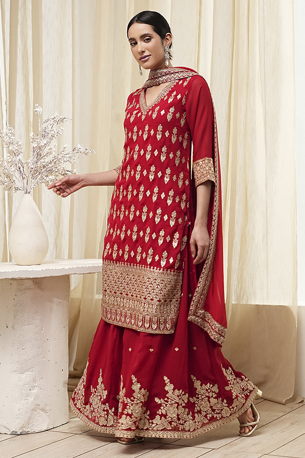 Red Embroidered Straight Suit Set image number 3