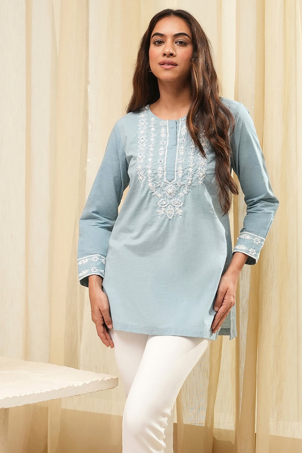 Blue Cotton Embroidered Straight Short Kurta image number 6