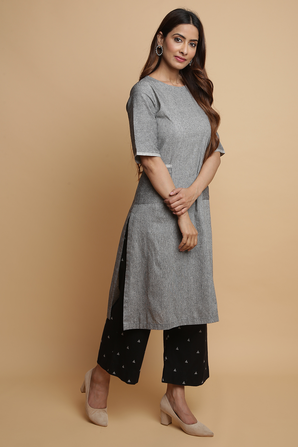 Grey Cotton Kurta Pants Set image number 4