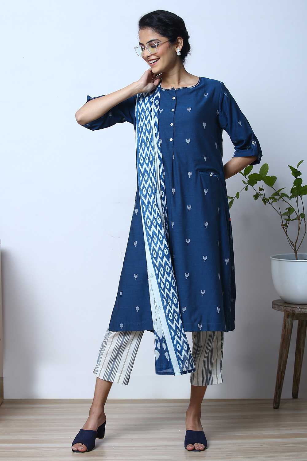 Navy Blue Cotton Straight Kurta Slim Pant Suit Set image number 5