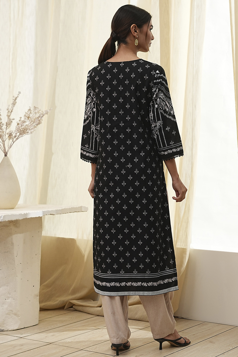Black Pure Cotton Printed Straight Kurta image number 3