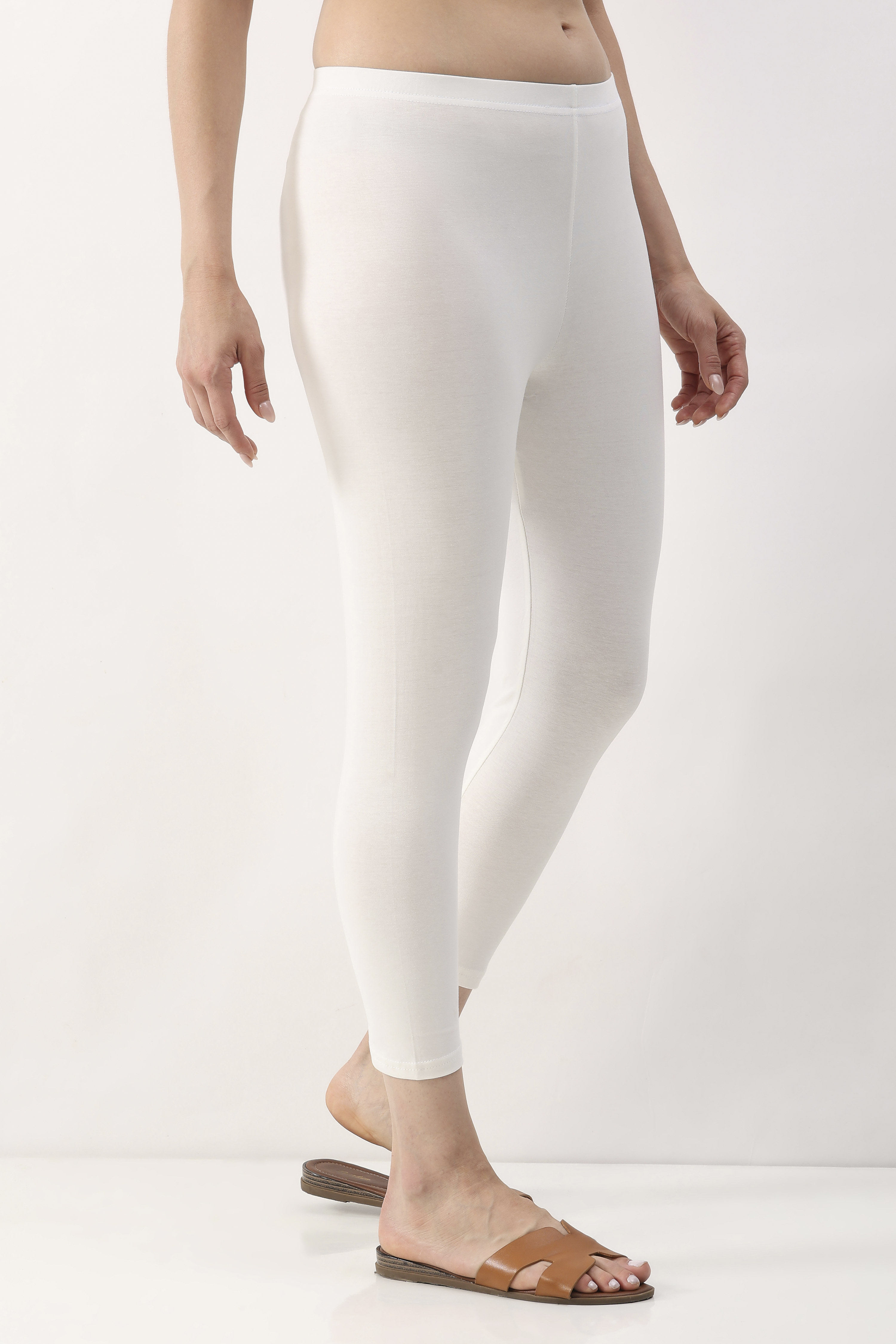 Maroon Cotton Lycra Solid Fitted Cropped Leggings image number 3