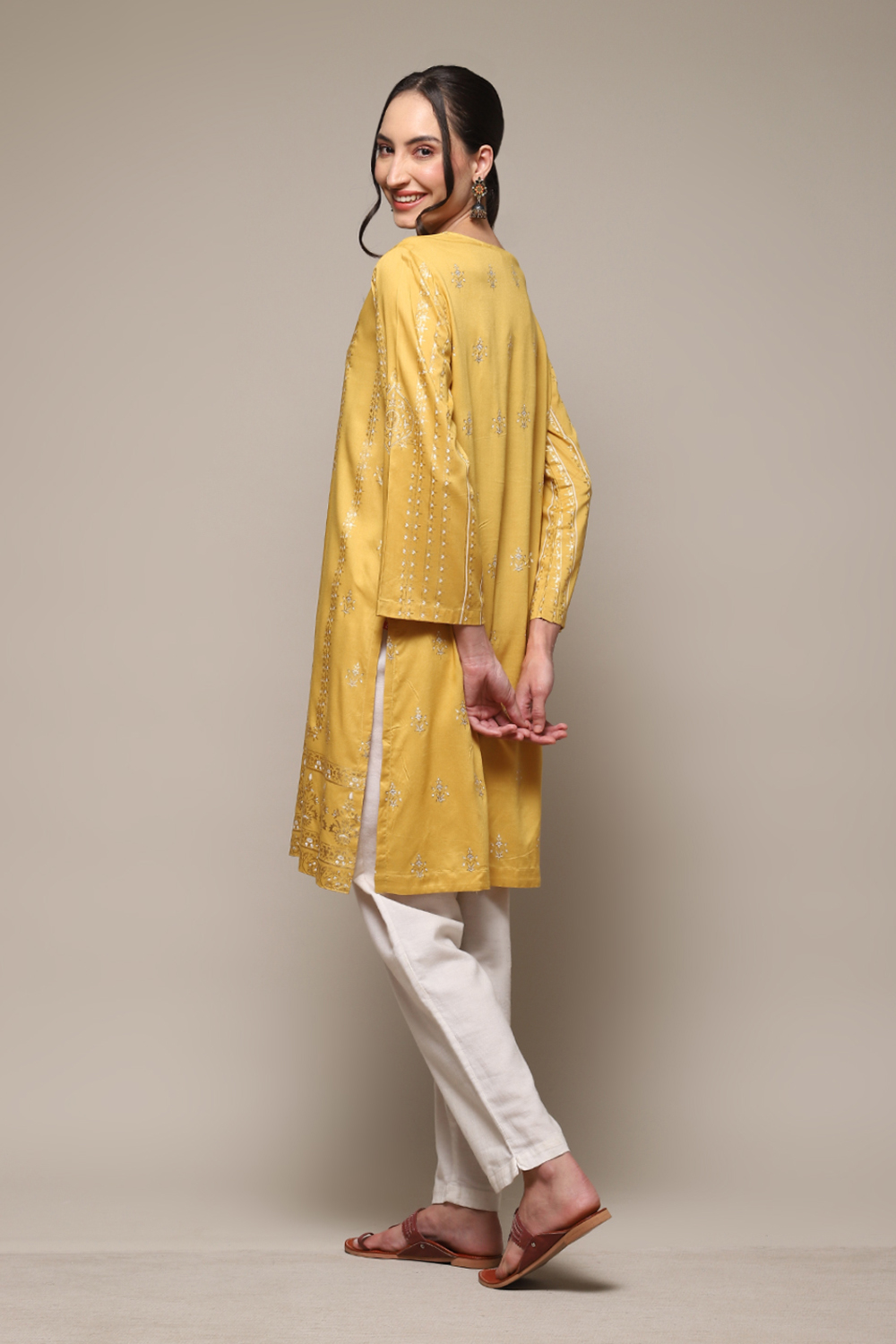 Yellow Rayon Straight Printed Kurta image number 4