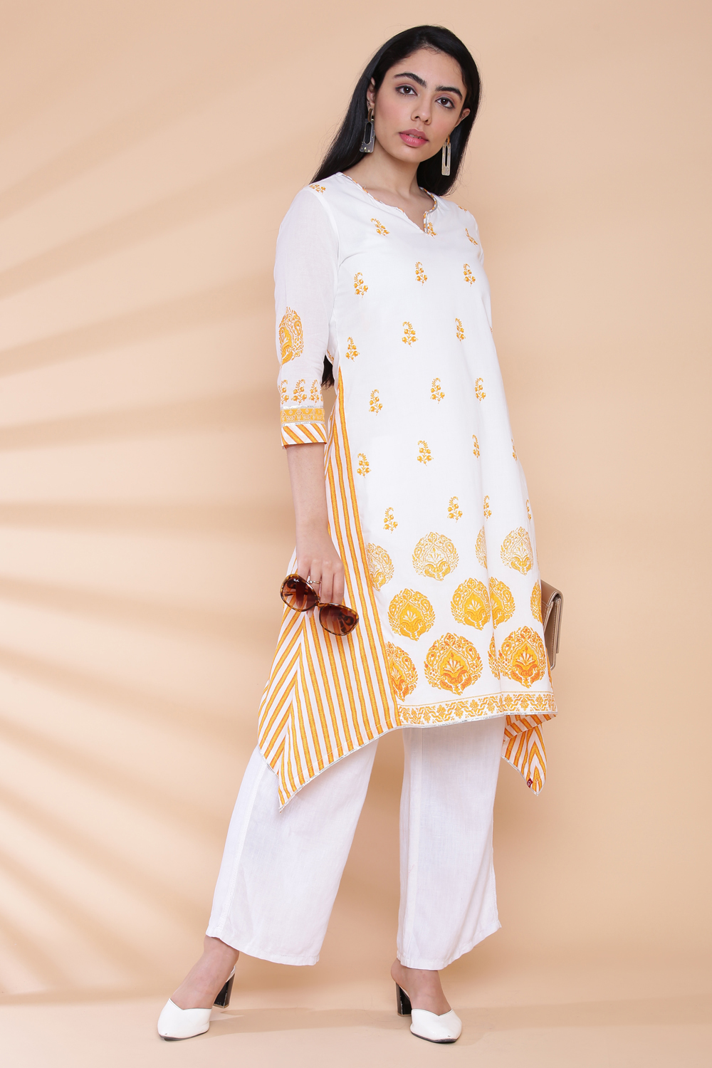 White And Coral Cotton A-Line Printed Kurta image number 4