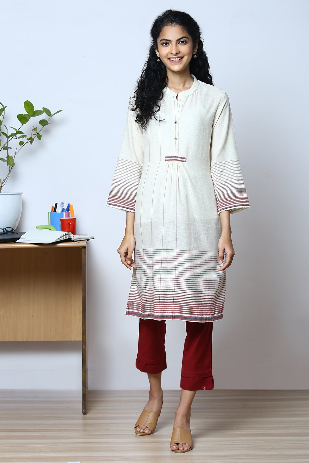 Off White Cotton Yarndyed Kurta image number 0