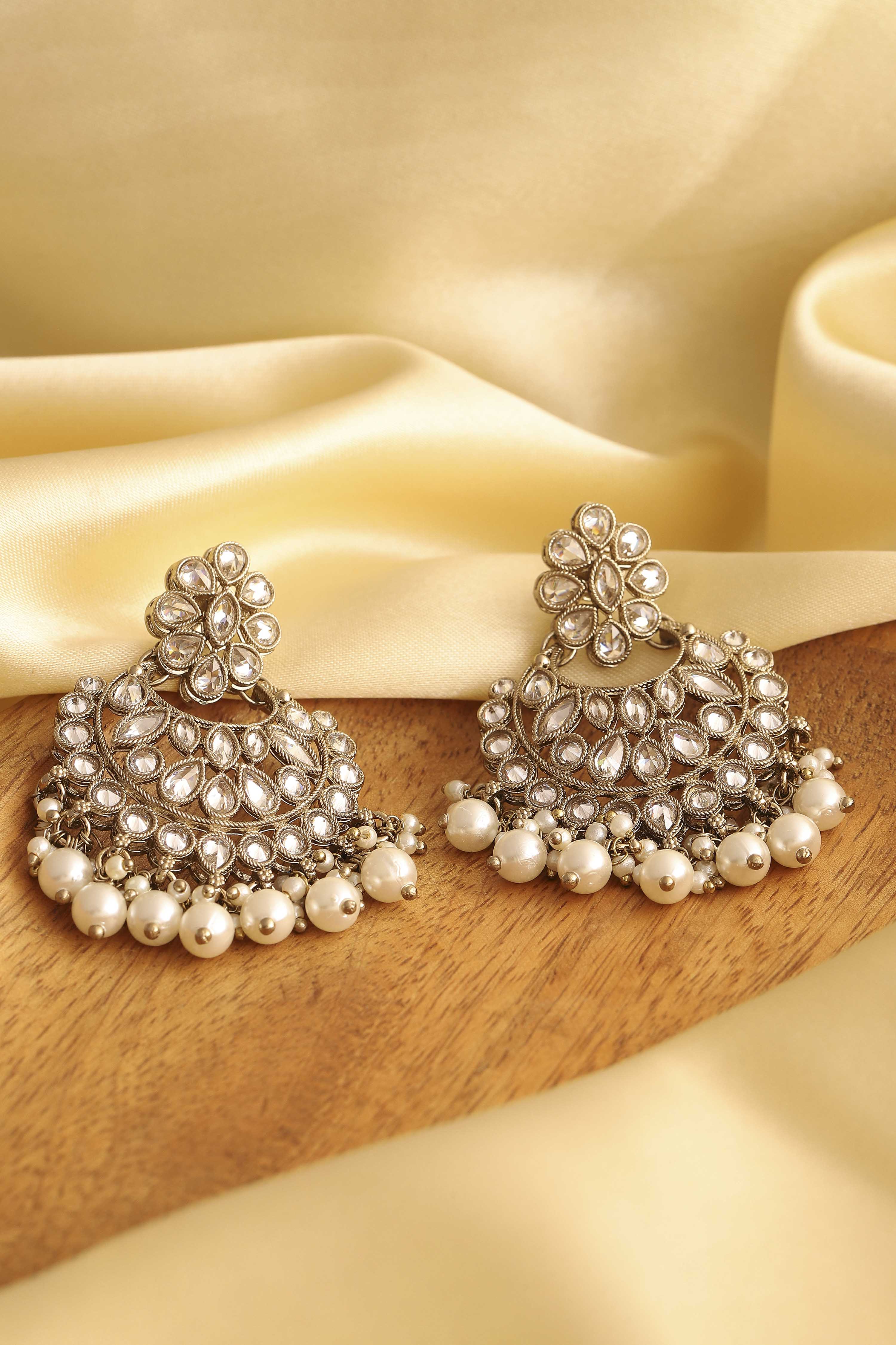 White Alloy Chaandbali image number 0