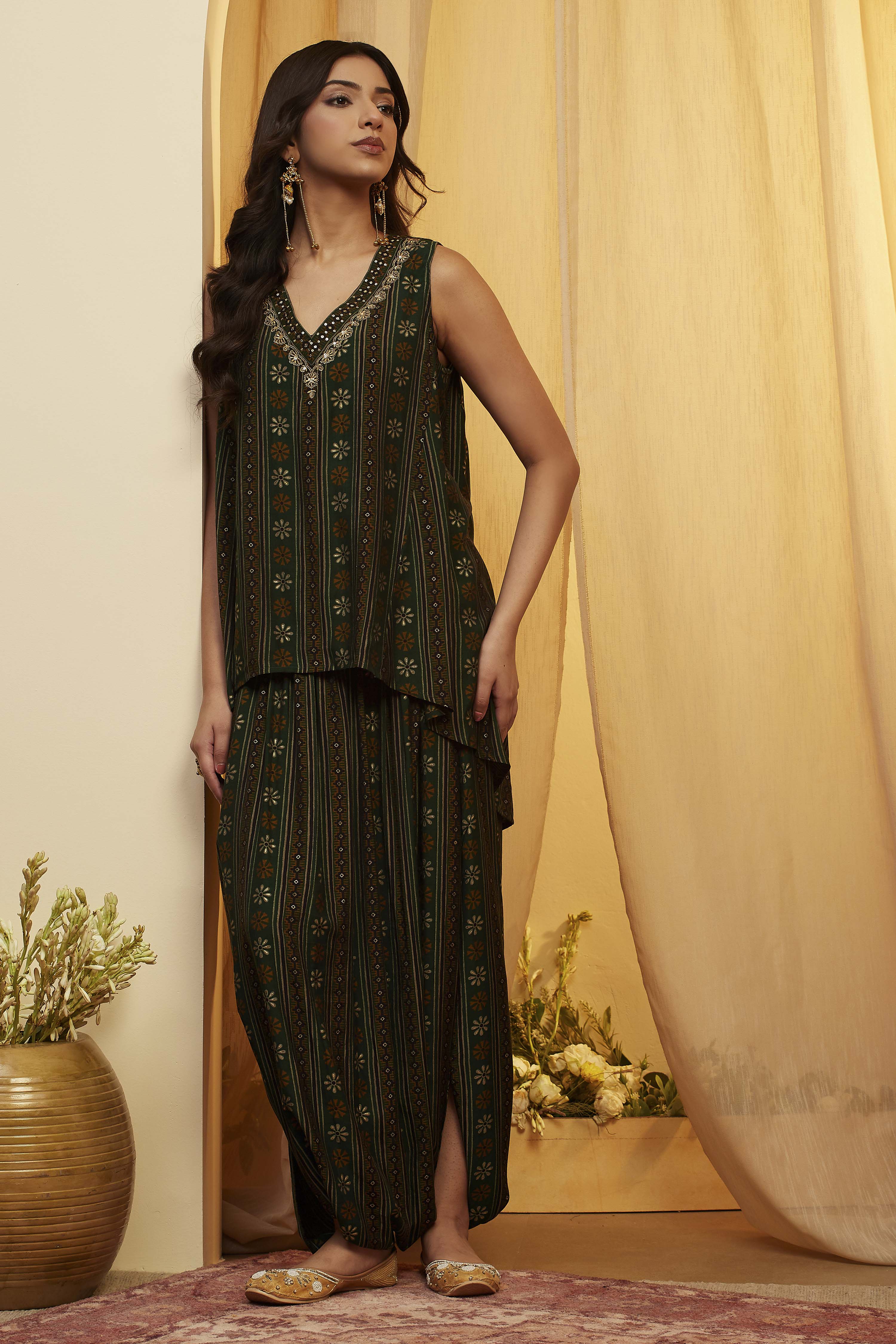 Green Viscose Blend Straight Kurta Pants Set image number 0
