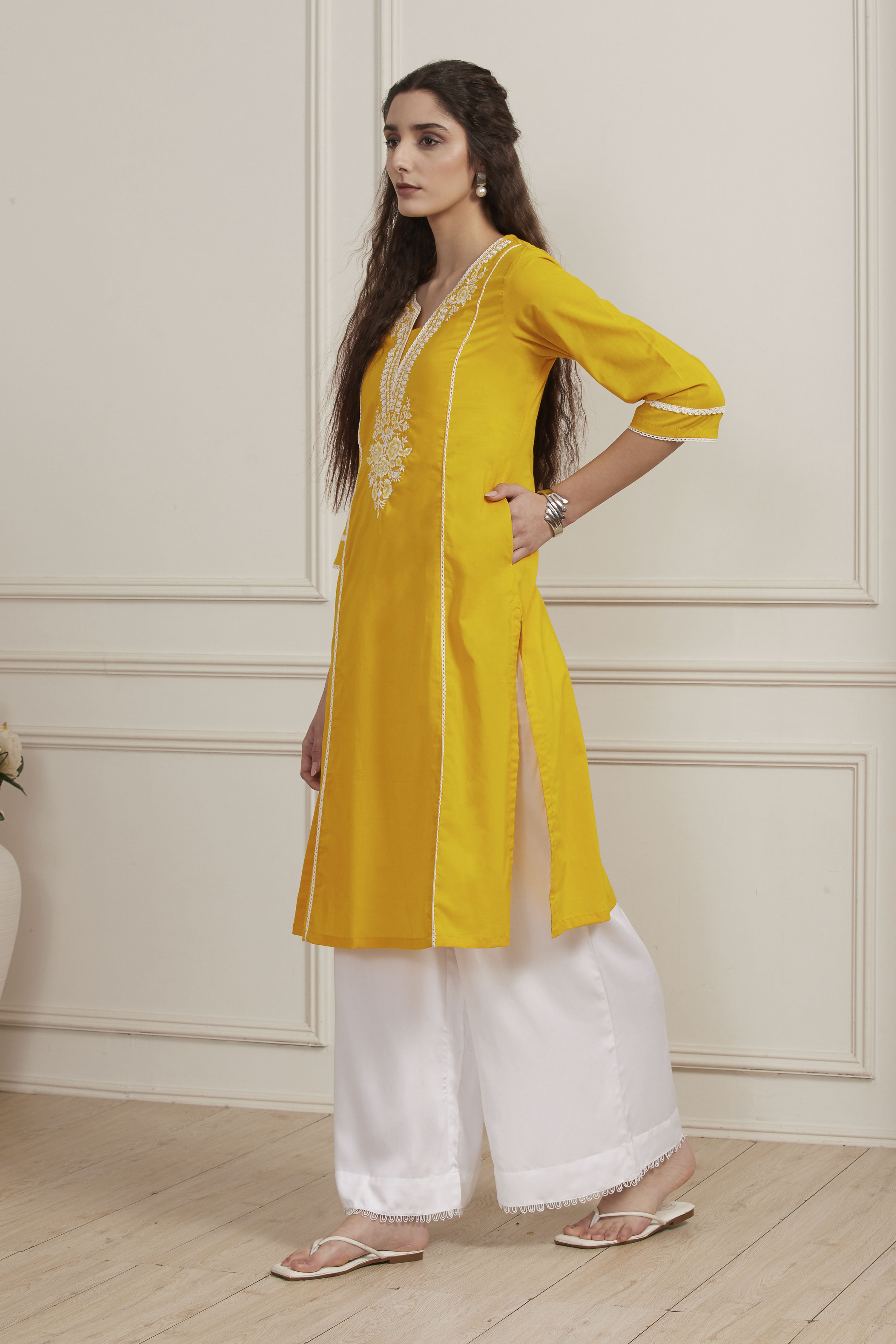 Yellow Cotton Solid Straight Kurta image number 2