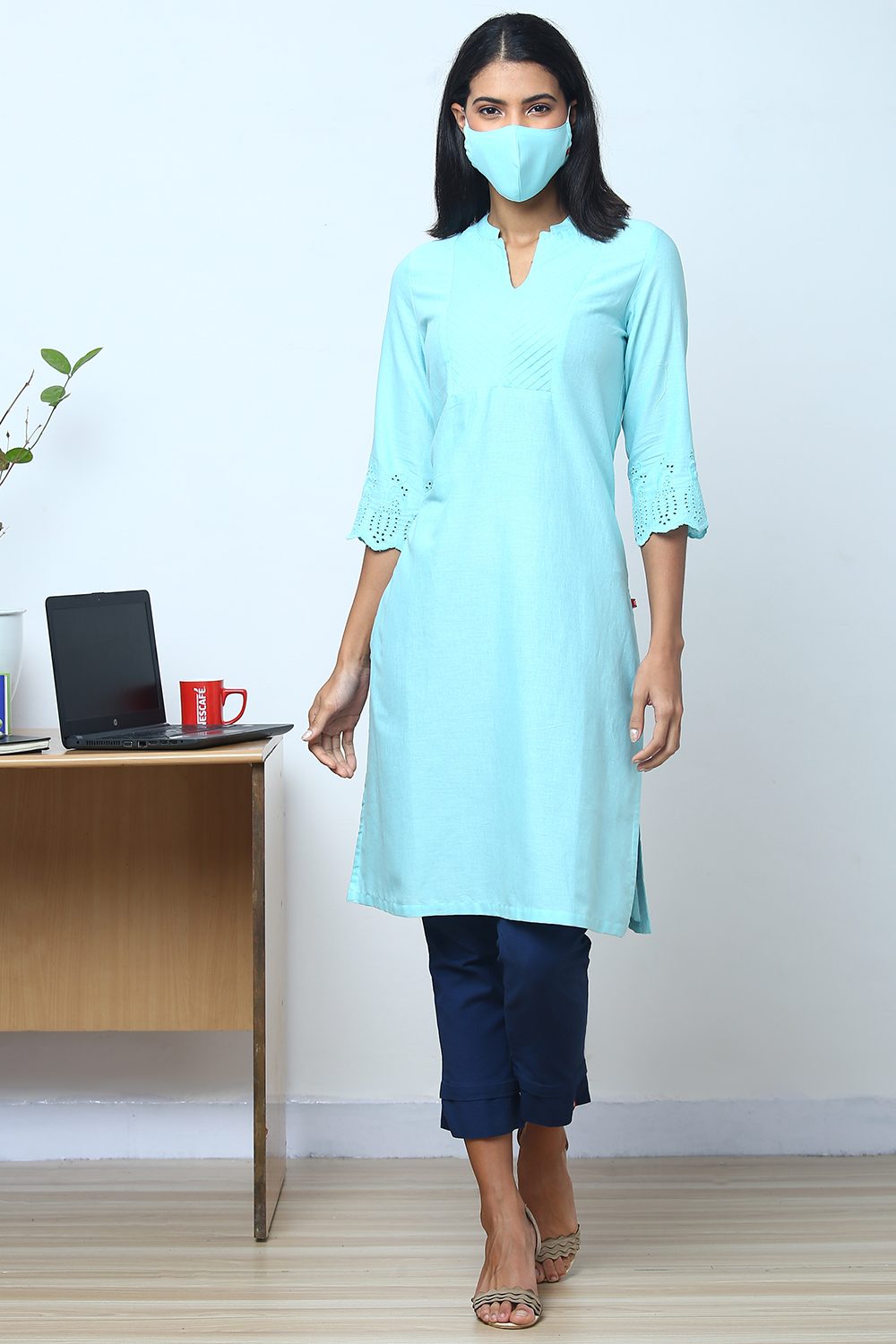 Mint Green Cotton Flax Straight Kurta image number 3