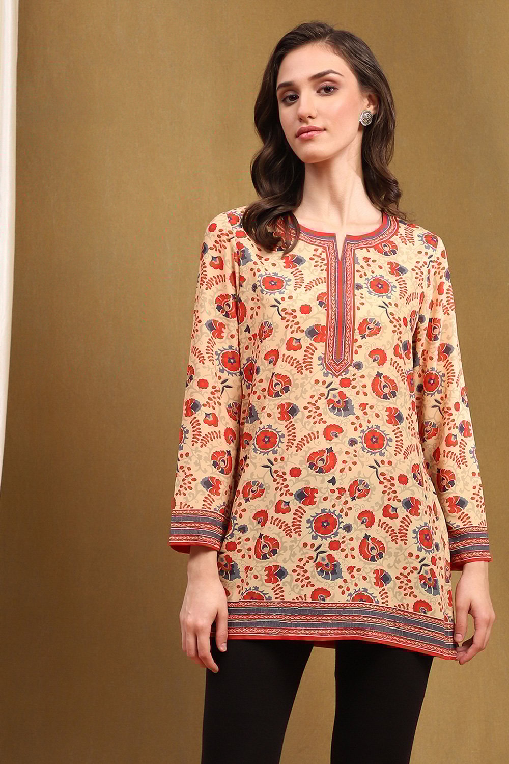 Ecru and Red Floral Printed Regular Fit Straight Kurti image number 5