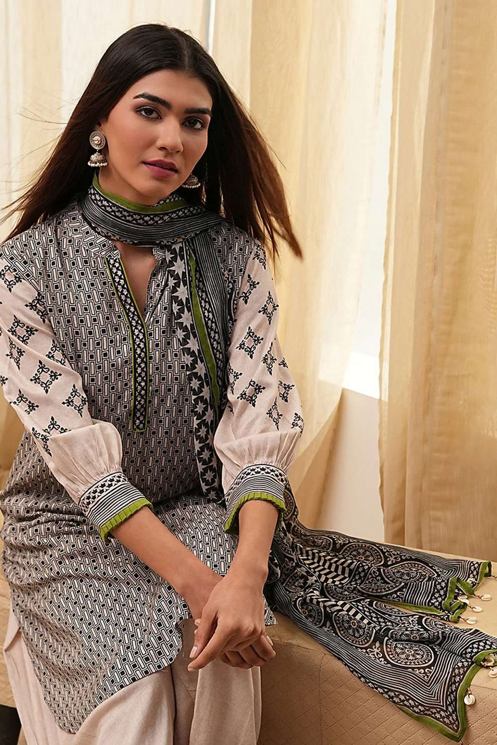 Black and Beige Printed Straight Suit Set image number 0