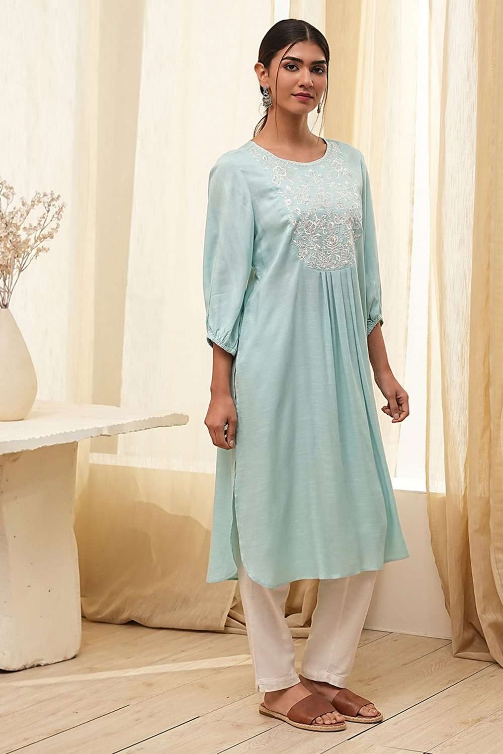 Aqua Solid Gathered Straight Kurta image number 4