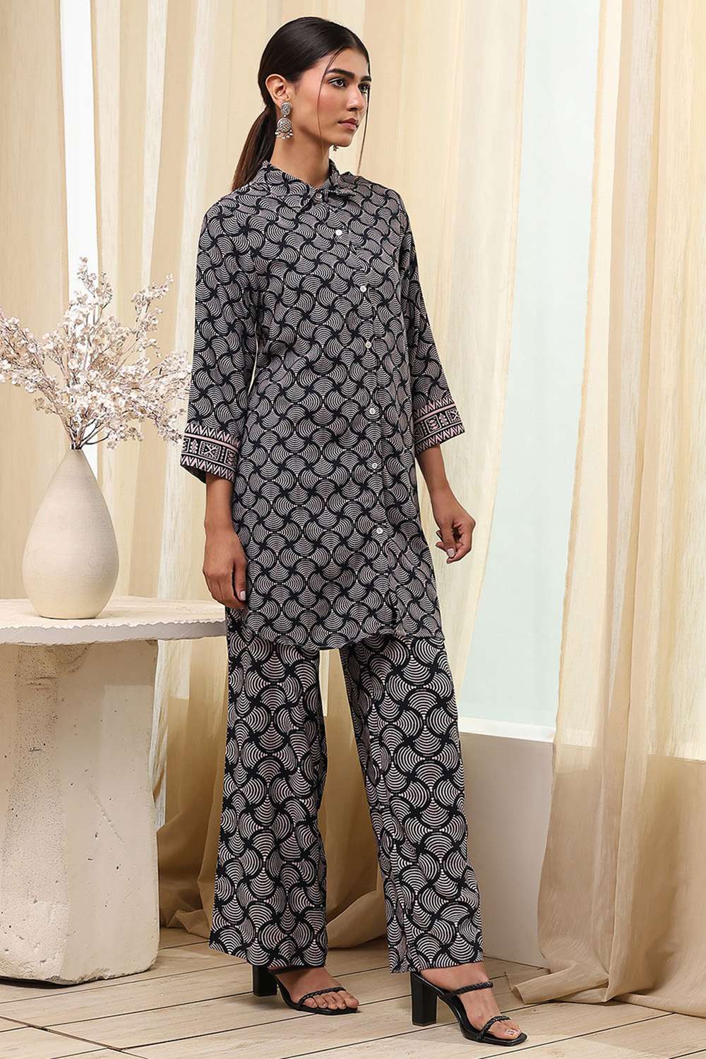 Black Viscose Rayon Straight Fusion Set image number 4