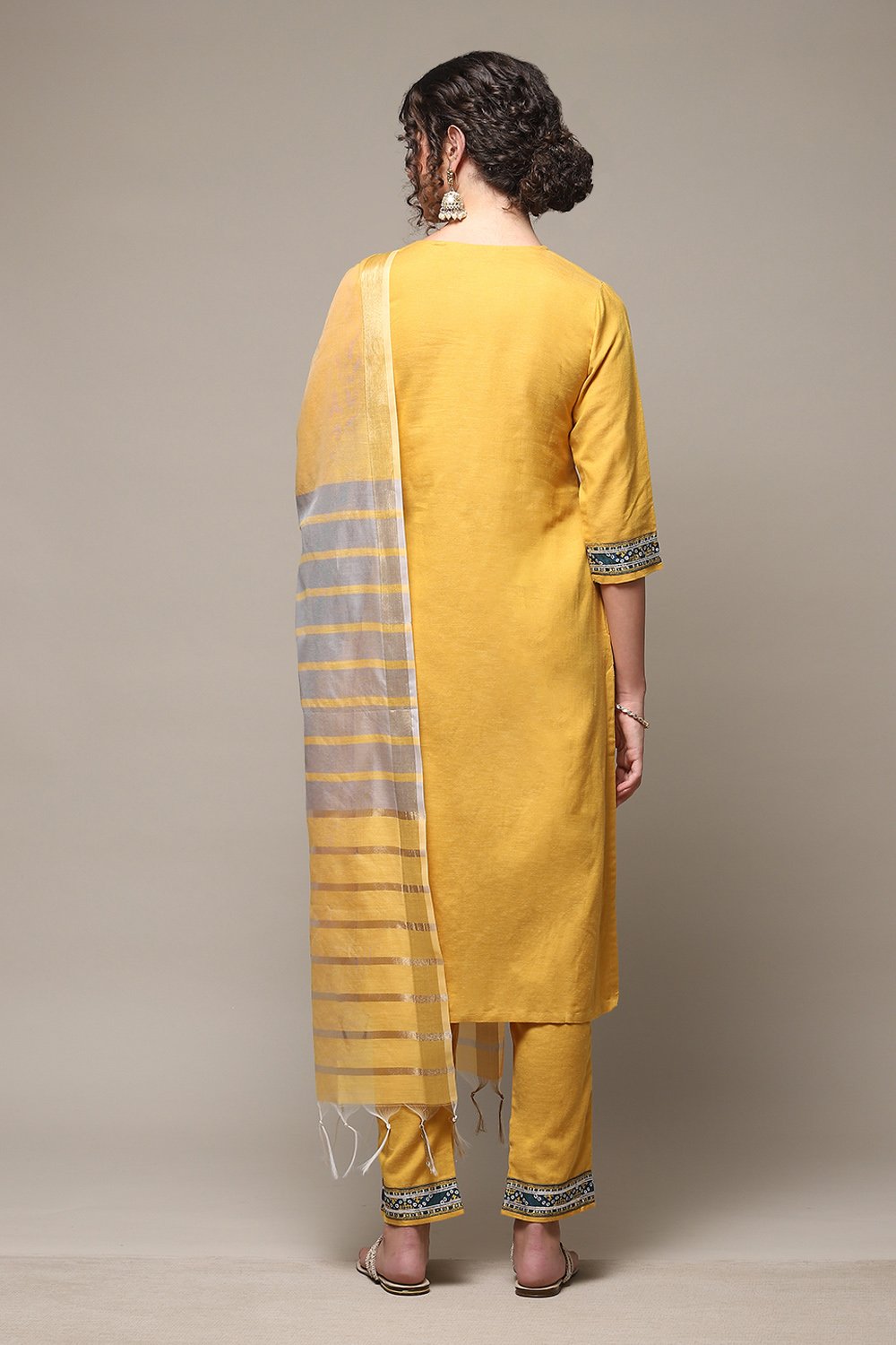 Beige Rayon Straight Kurta Regular Pant Suit Set image number 4