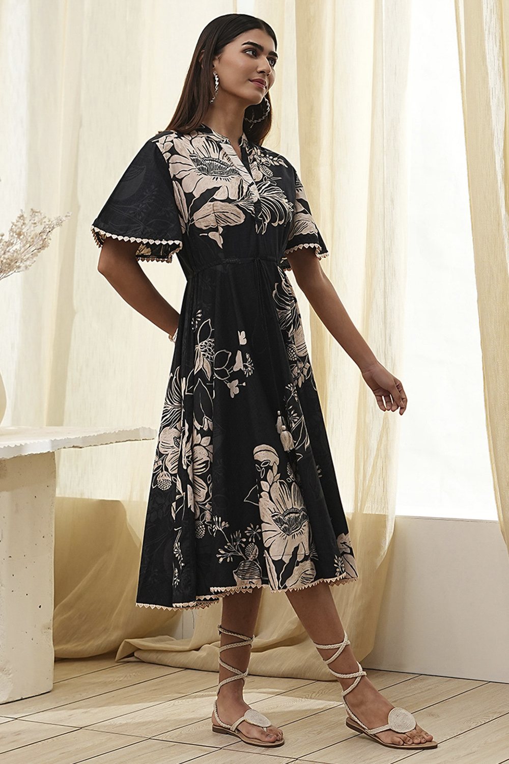 Black Cotton Floral Flared Dress image number 4