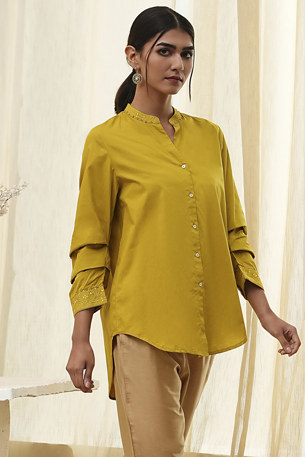 Honey Mustard Cotton Solid High-Low Shirt image number 4