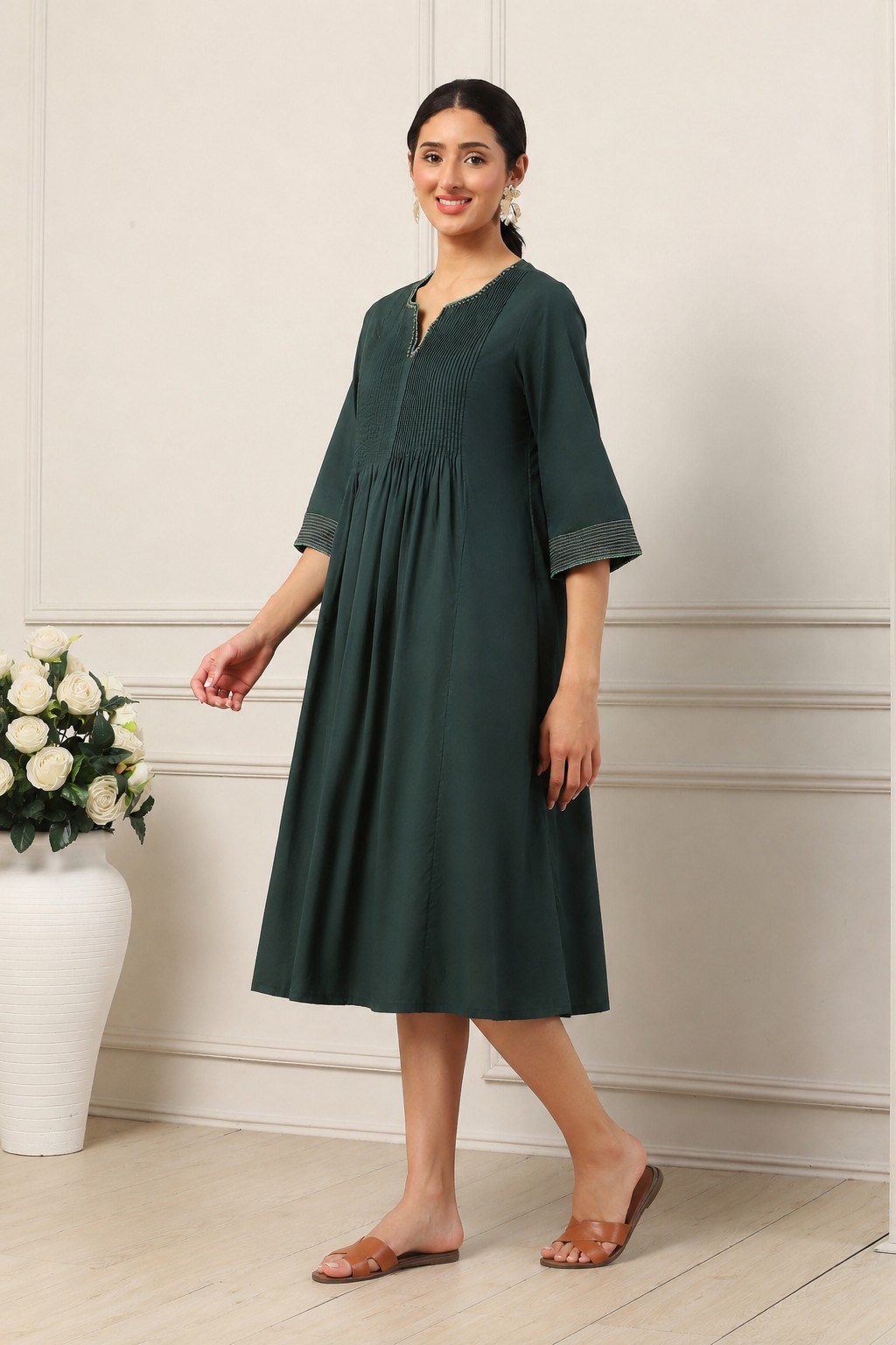 Green Cotton Solid Pleated A-Line Dress image number 0