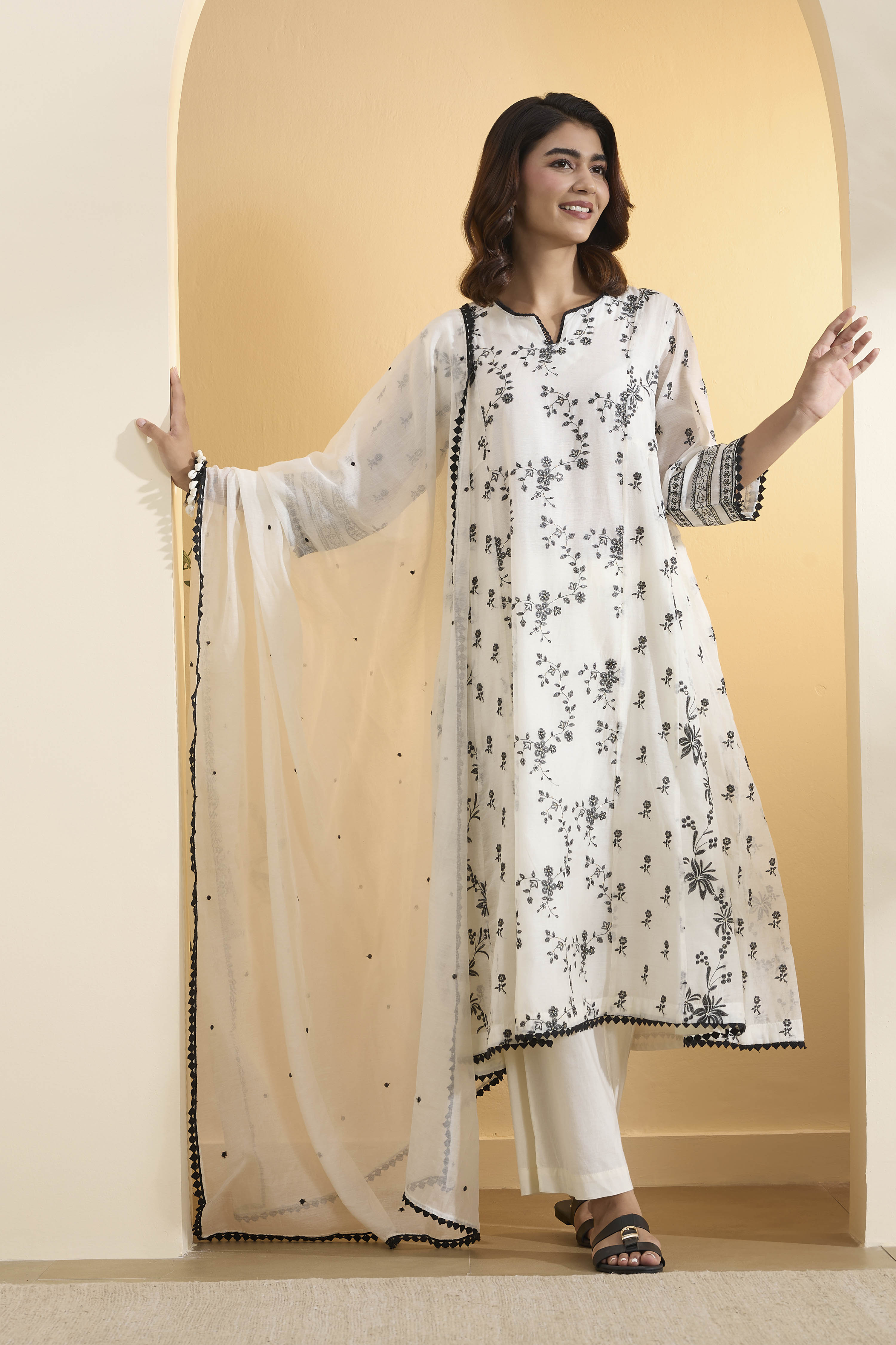 Off White Cotton Silk Kalidar Suit Set image number 5