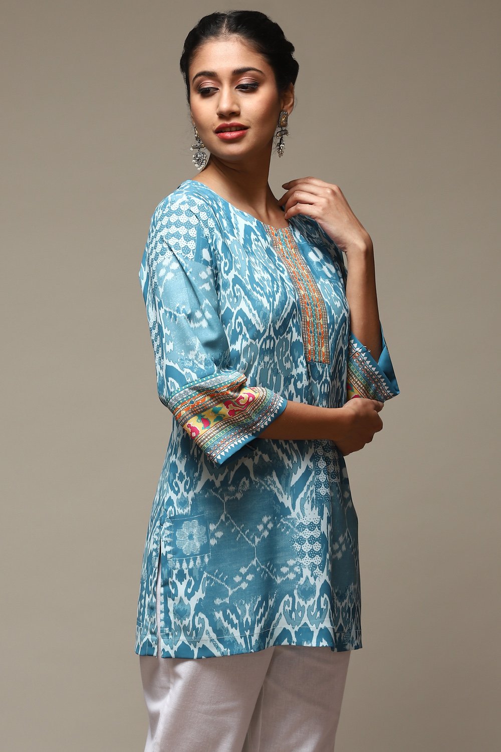 Teal Cotton Blend Printed Kurti image number 4