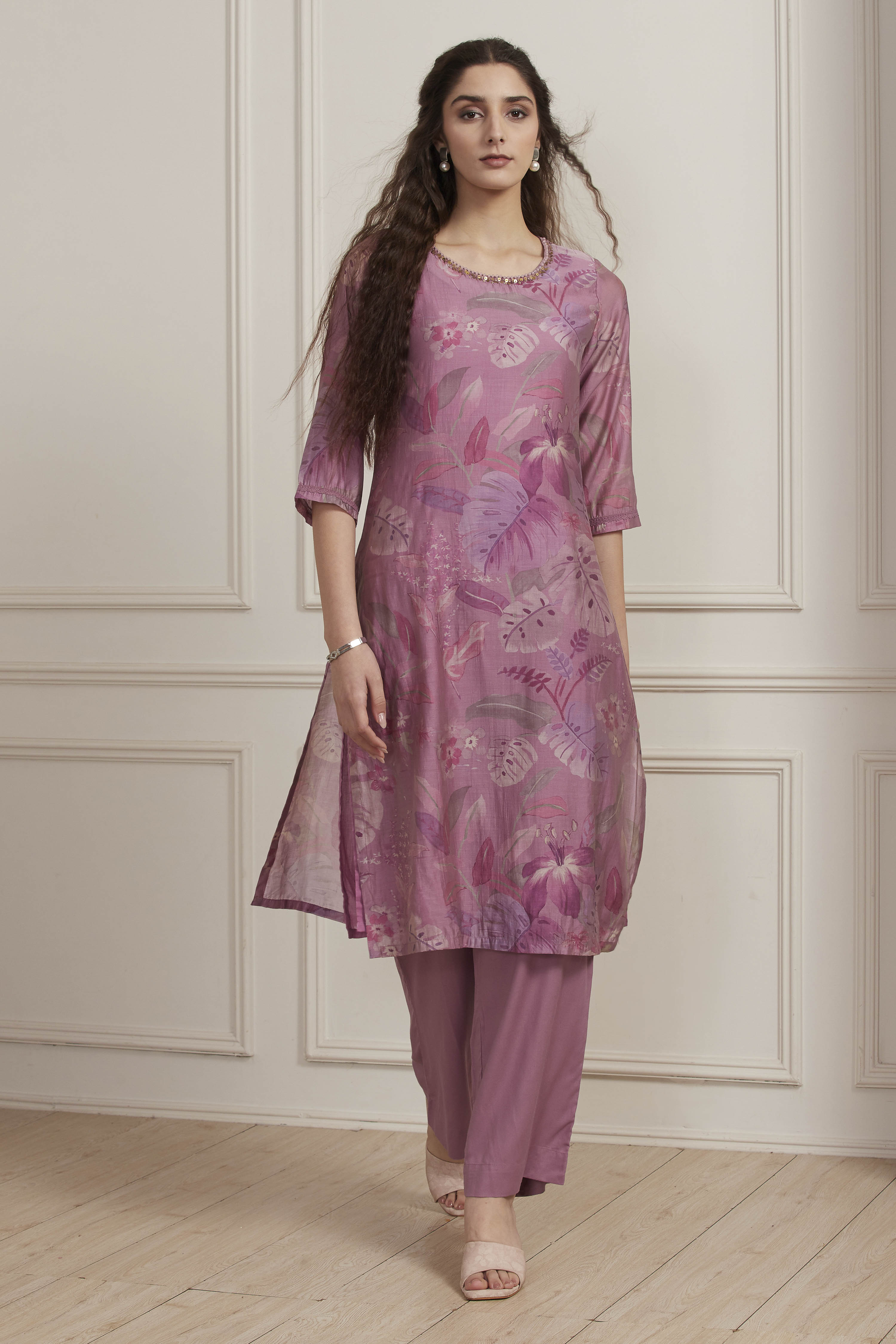 Lavender Floral Printed Straight Kurta Set image number 6