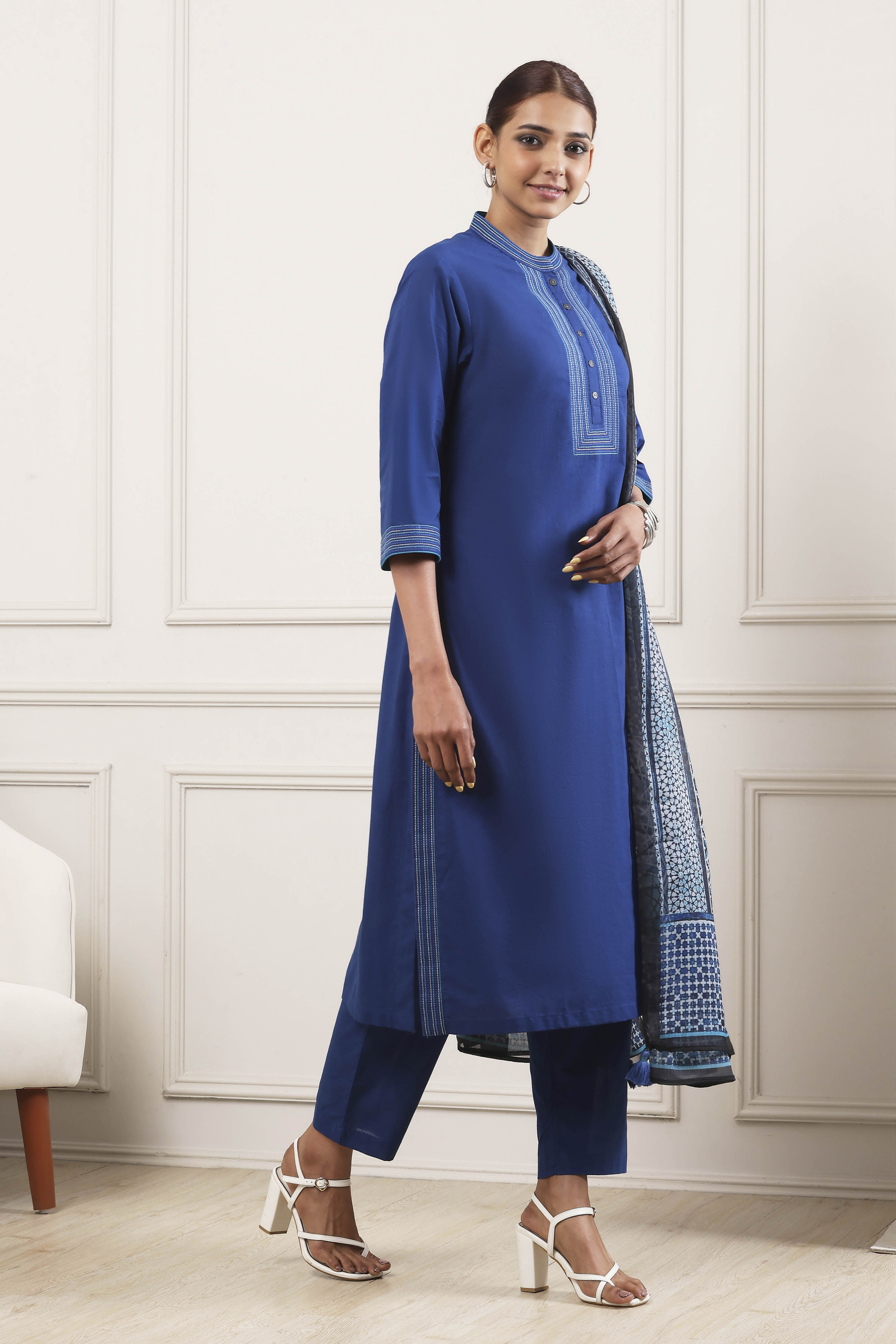 Indigo Cotton Solid Straight Suit Set image number 5