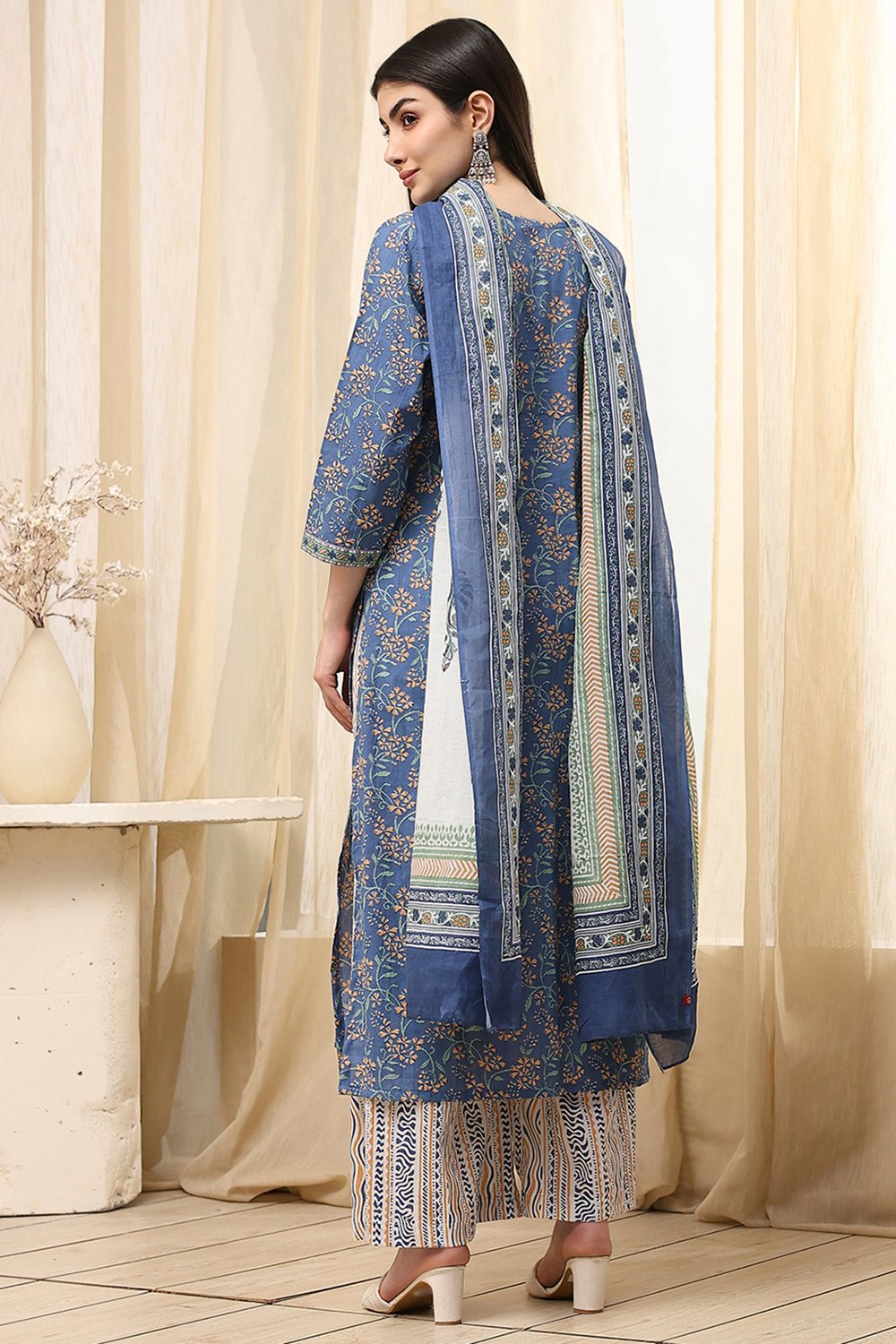 Turquoise Cotton Screen Print Unstitched Suit Set image number 5