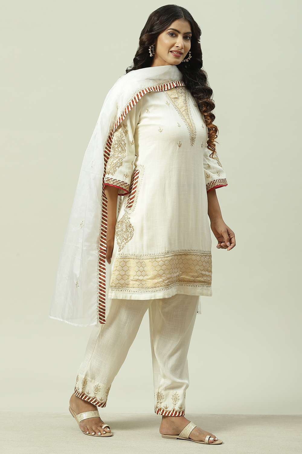 Off White Cotton Viscose Straight Kurta Narrow Palazzo Suit Set image number 5