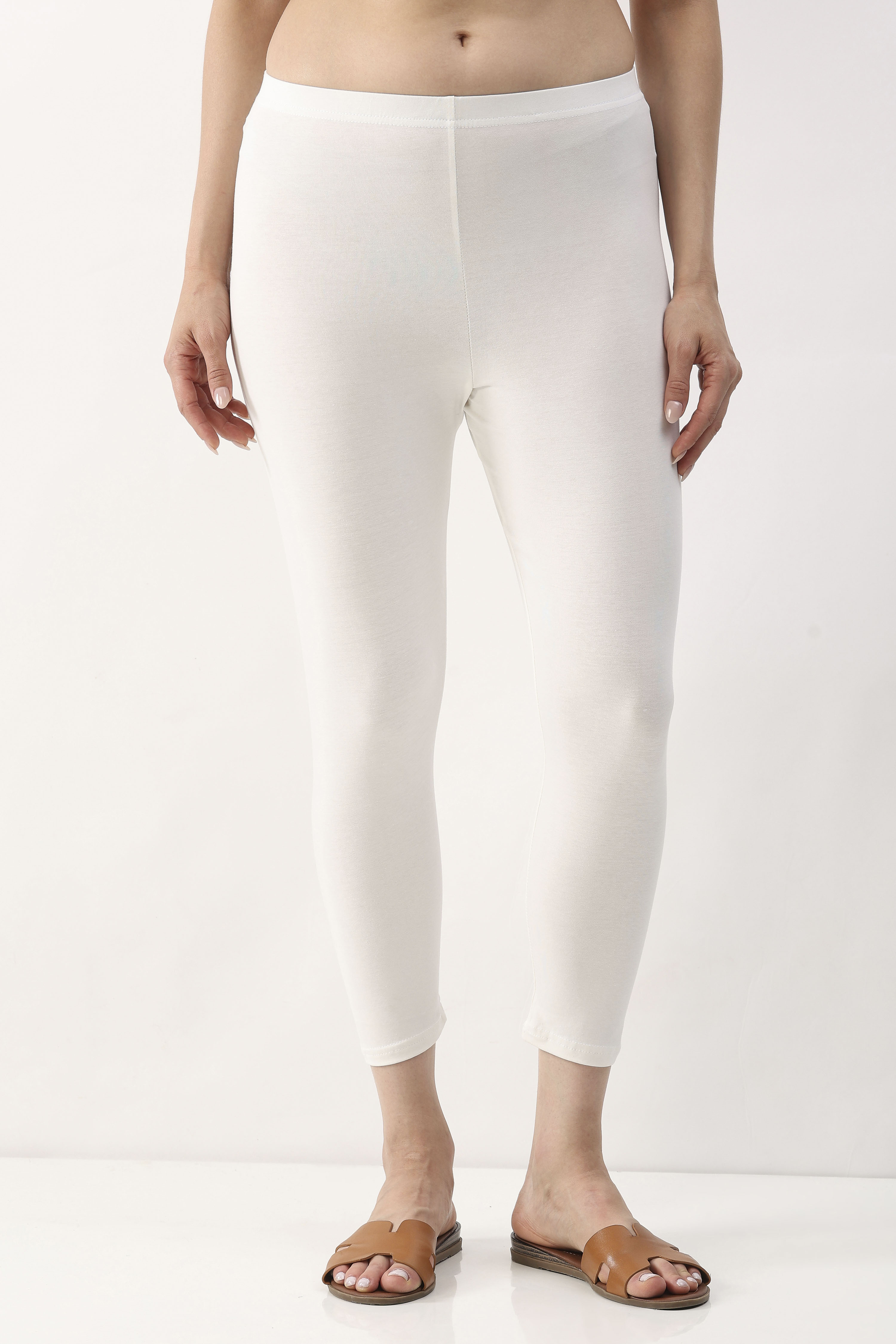 Maroon Cotton Lycra Solid Fitted Cropped Leggings image number 4