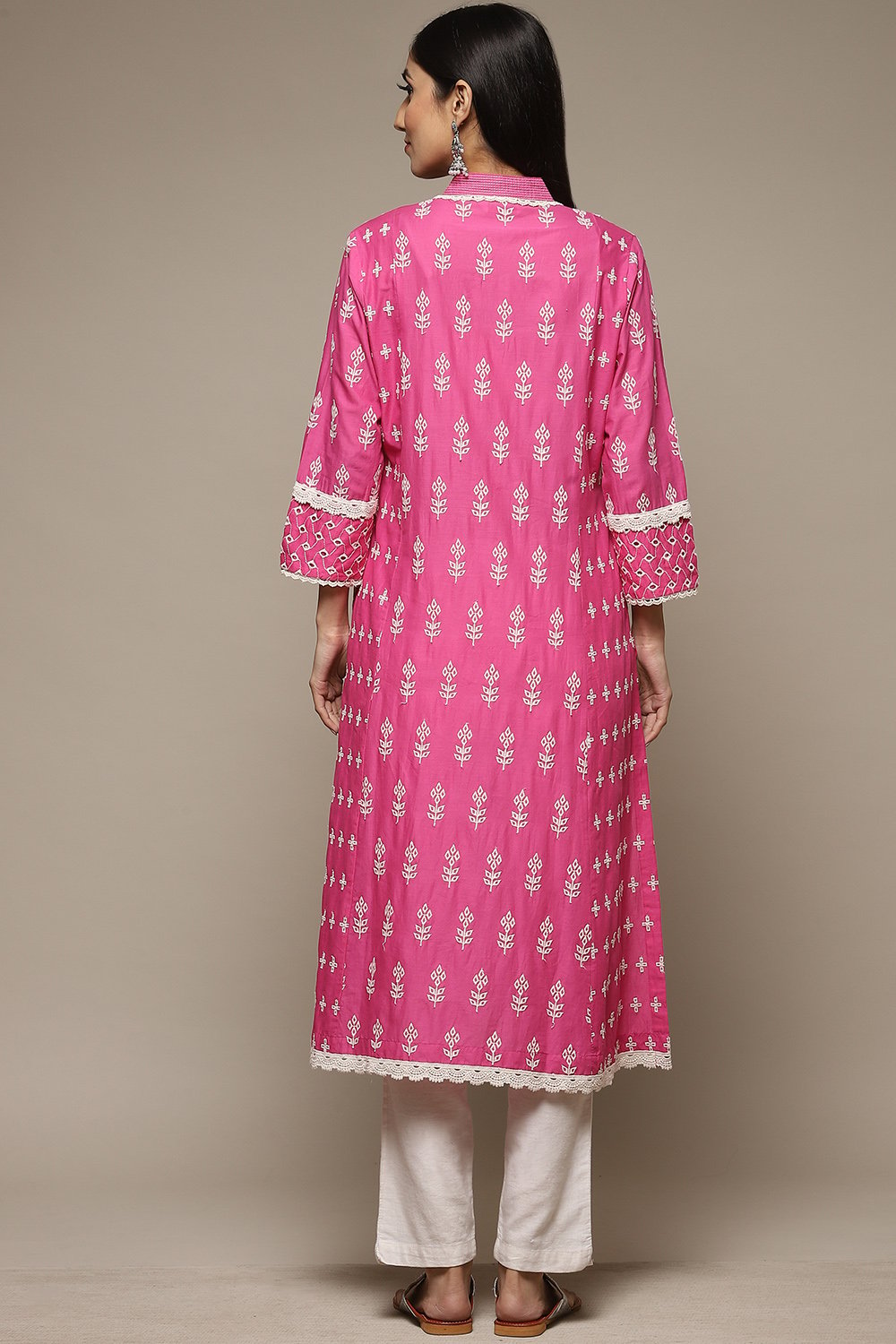 Pink Cotton Straight Embroidered Kurta image number 2