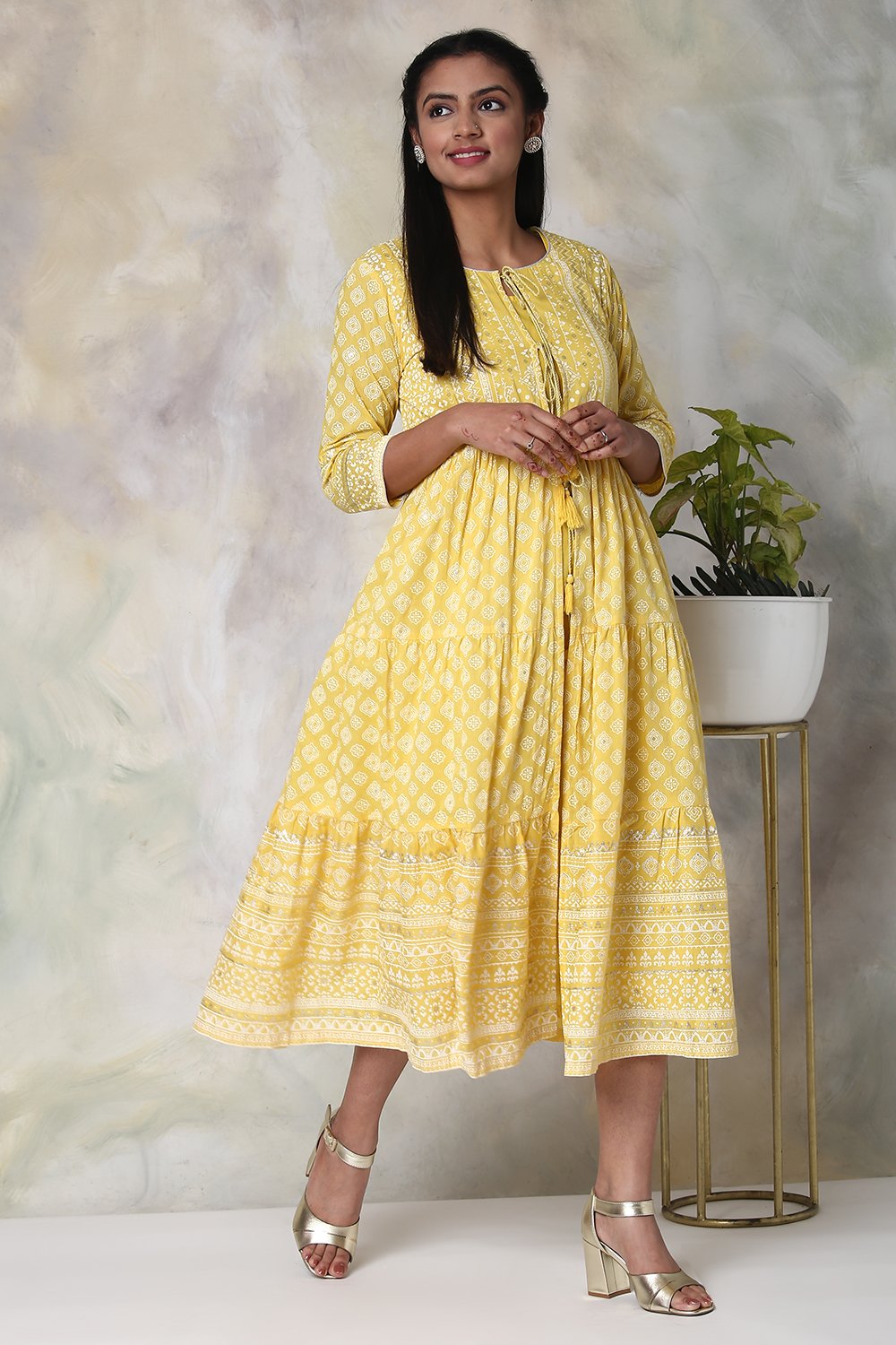 Yellow Cotton Double Layered Printed Kurta Dress image number 3