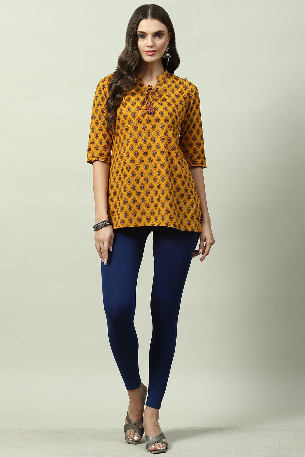 Black Viscose Lycra Solid Leggings image number 5