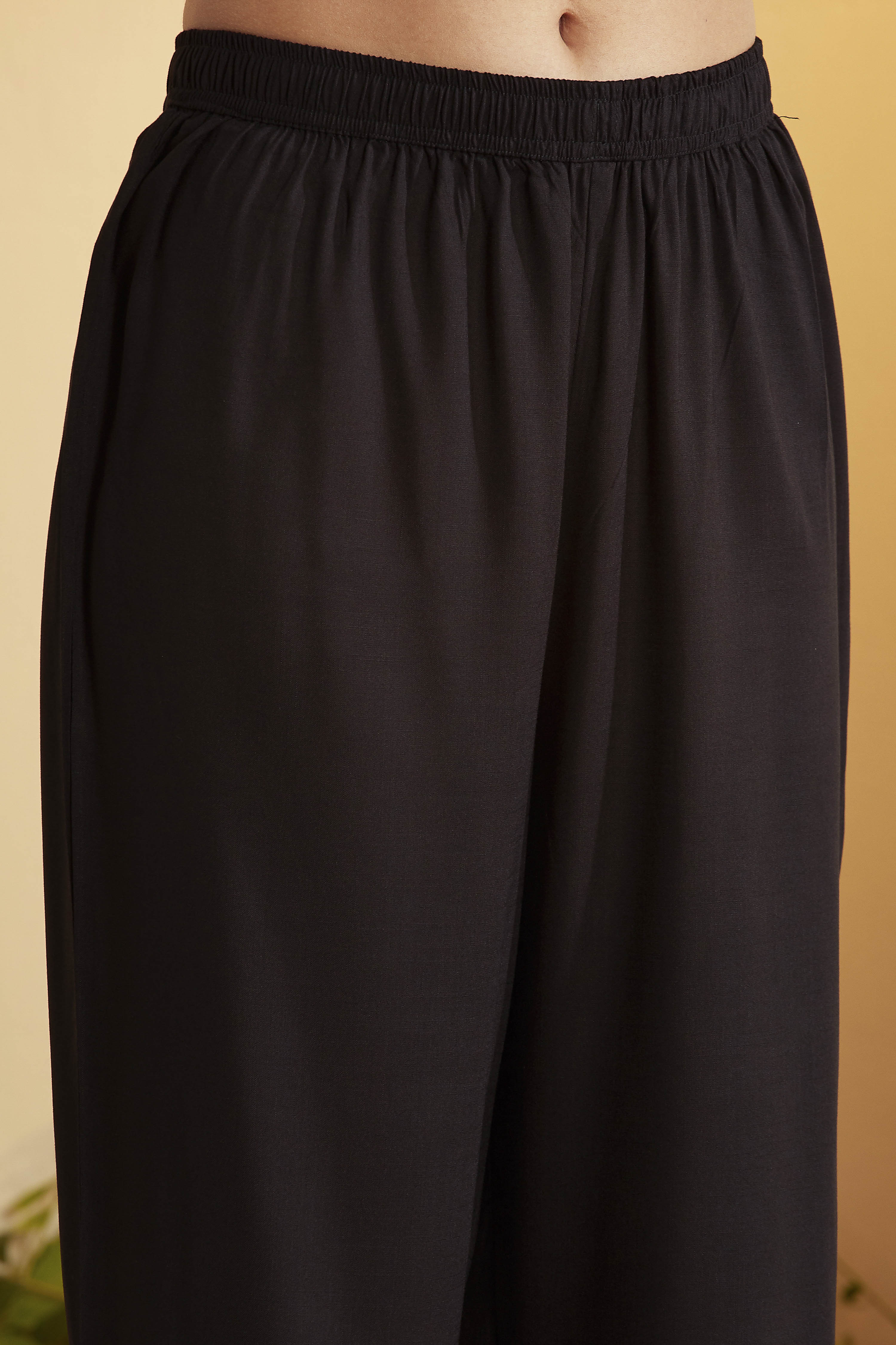 Black Viscose Rayon Solid Suit Set image number 2