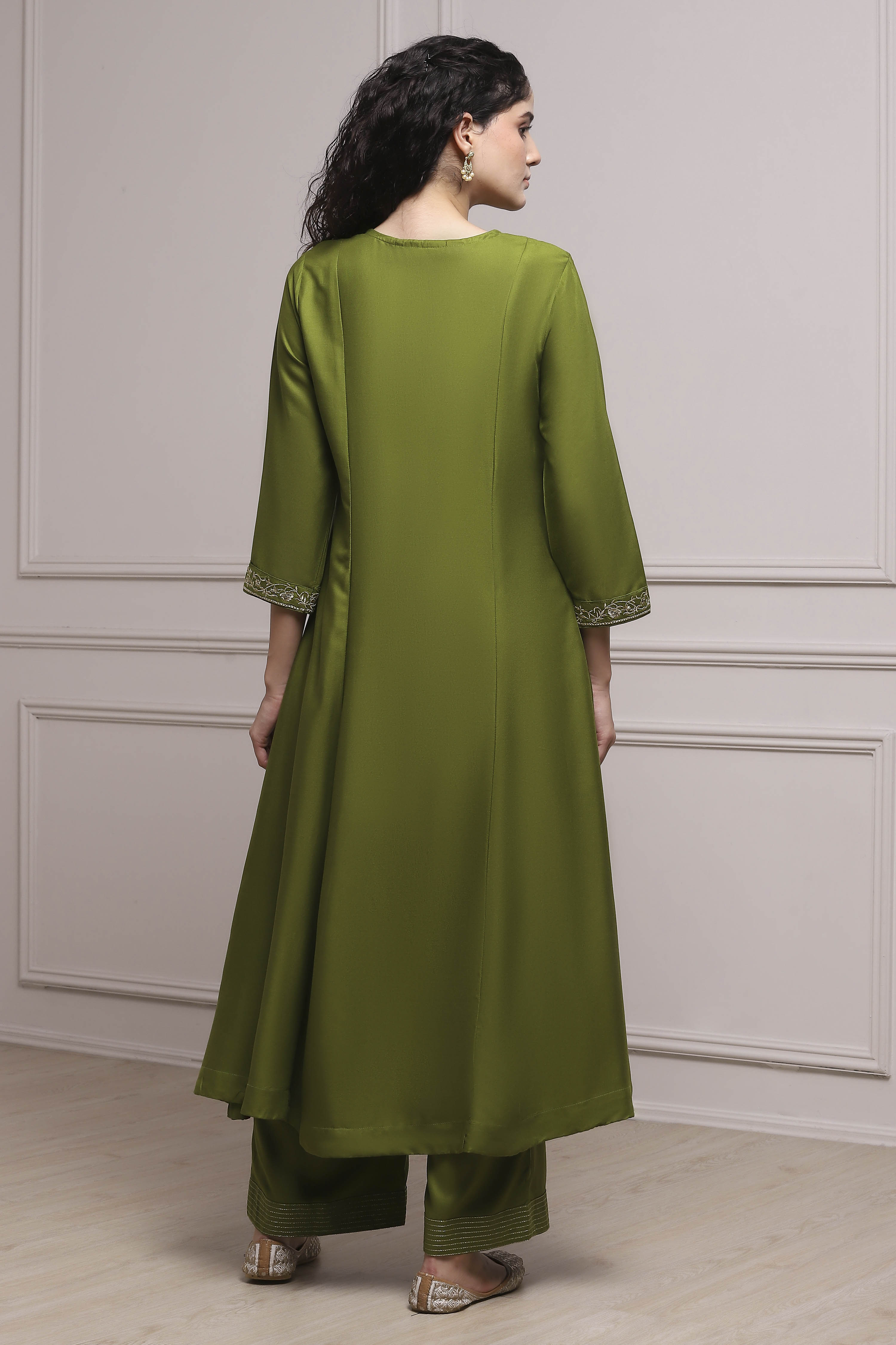 Green Viscose Rayon Straight Embroidered Suit Set image number 4