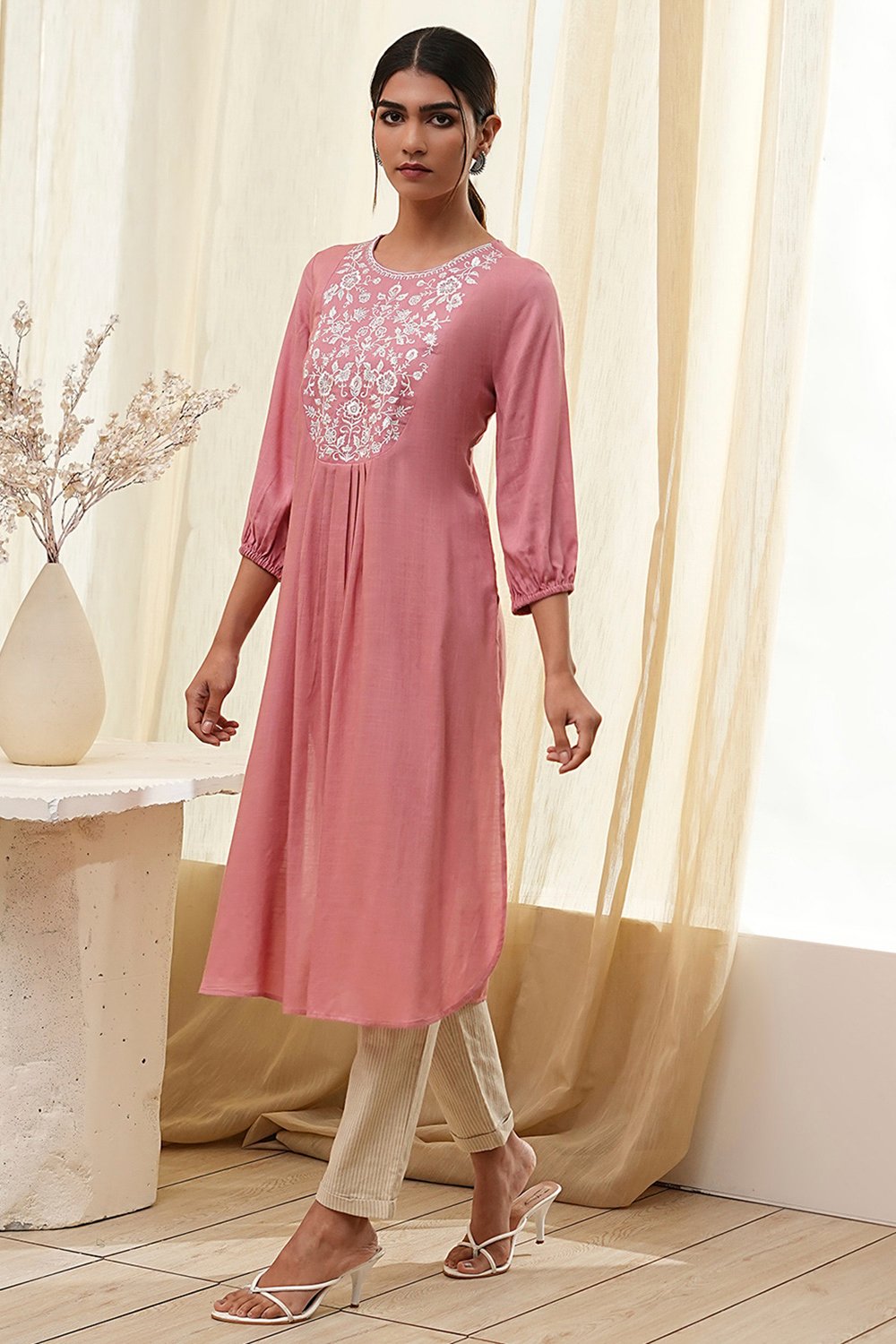 Aqua Solid Gathered Straight Kurta image number 2