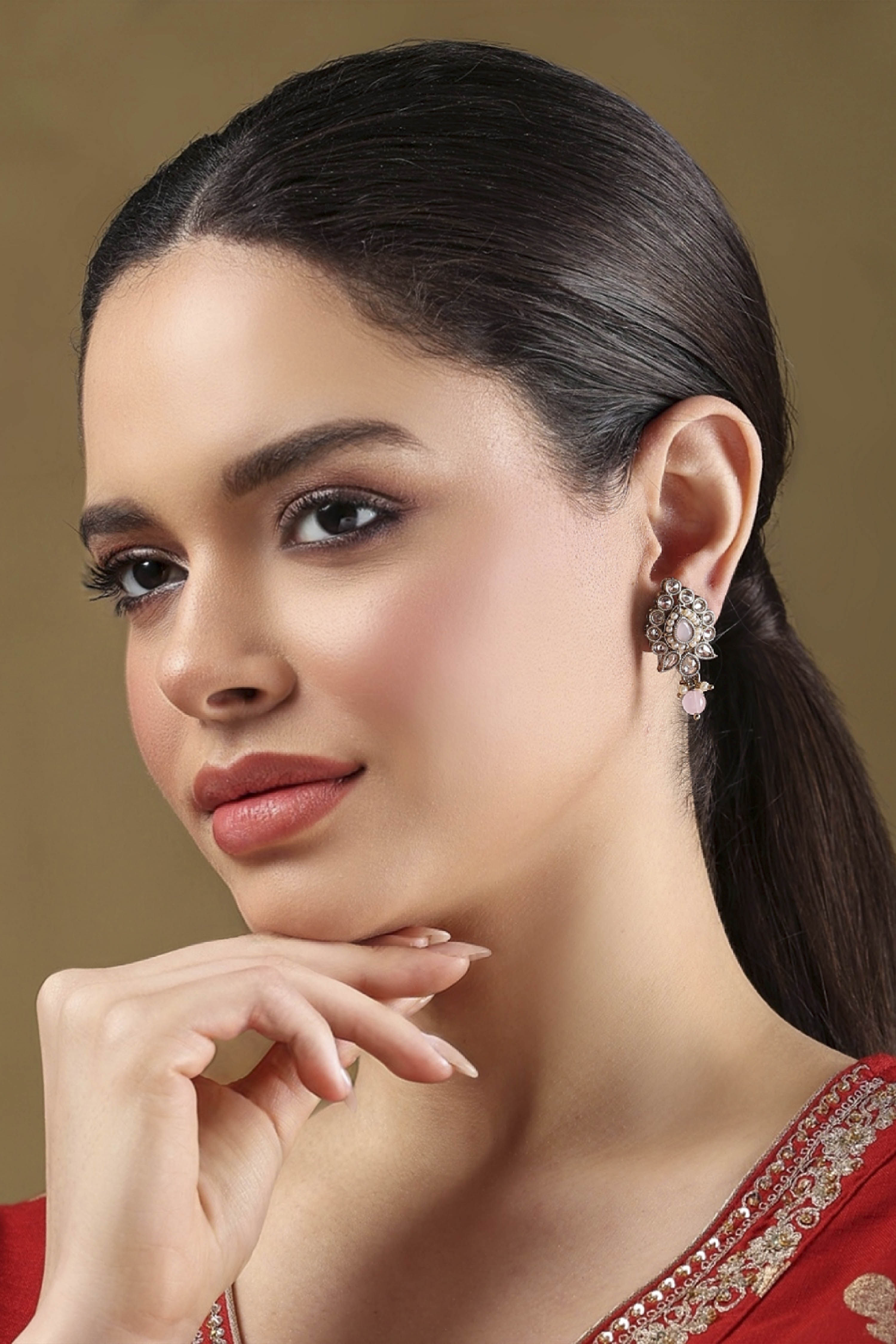 Light Pink Pearl Earrings image number 3
