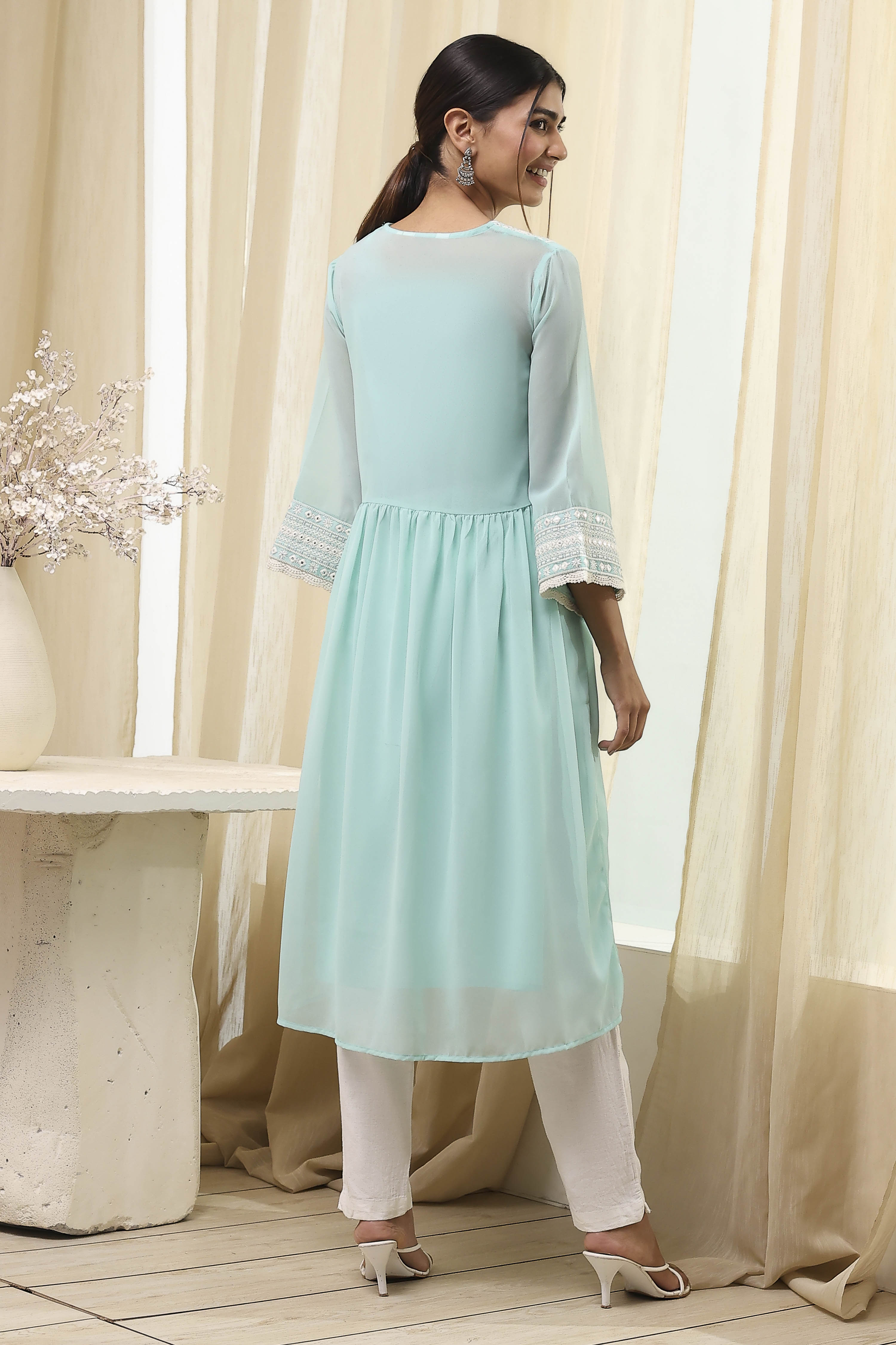 Aqua Embroidered Gathered Kurta image number 3