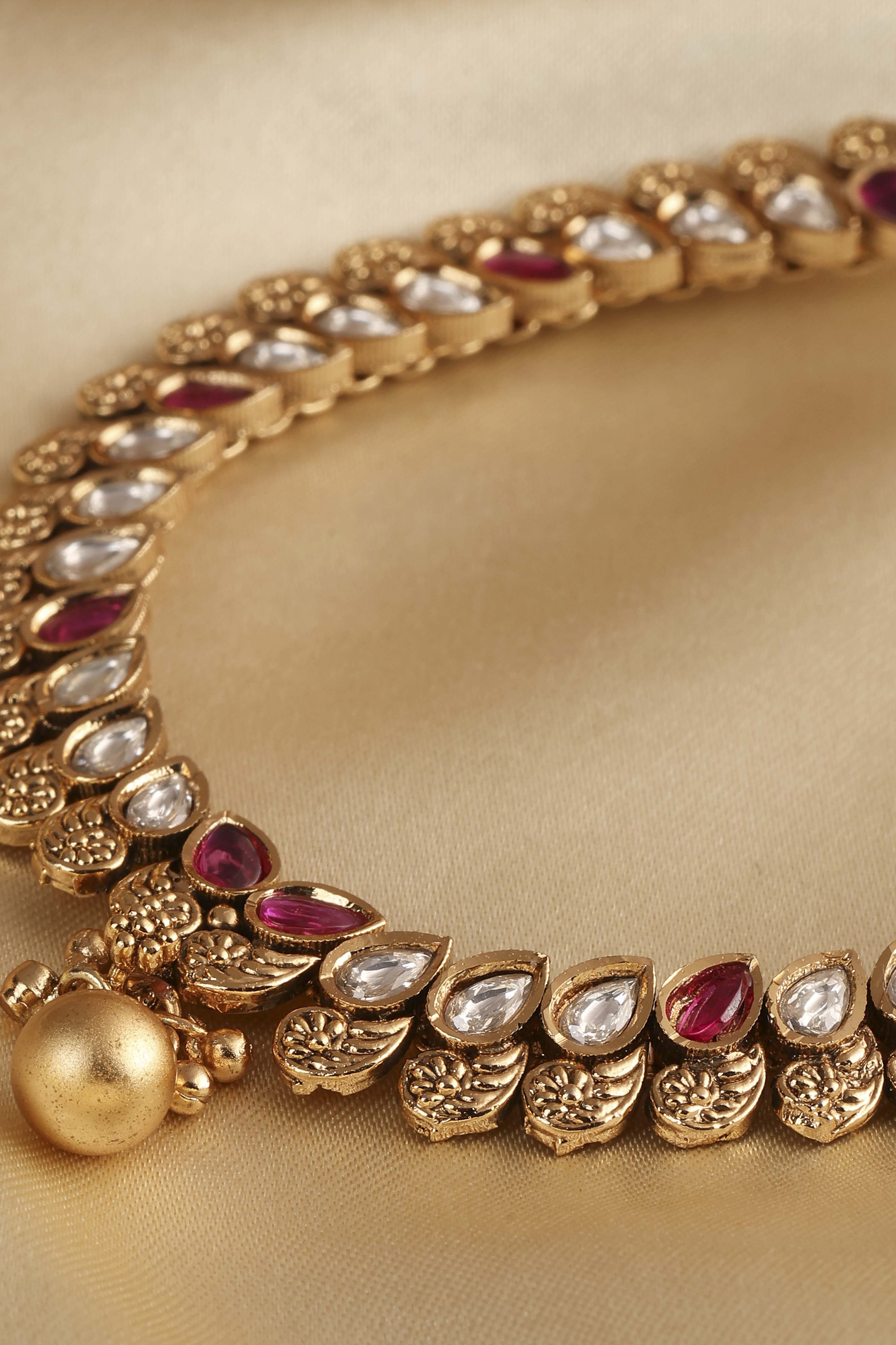 Red Alloy Necklace Set image number 4