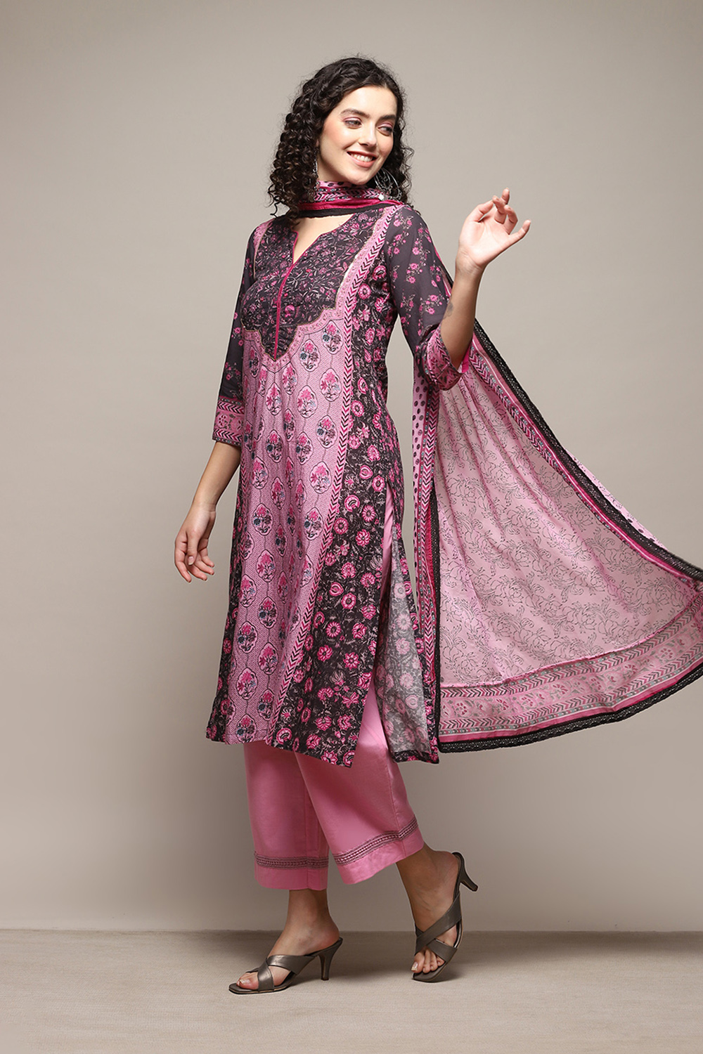 Red Cotton Blend Straight Printed Kurta Narrow Palazzo Suit Set image number 4