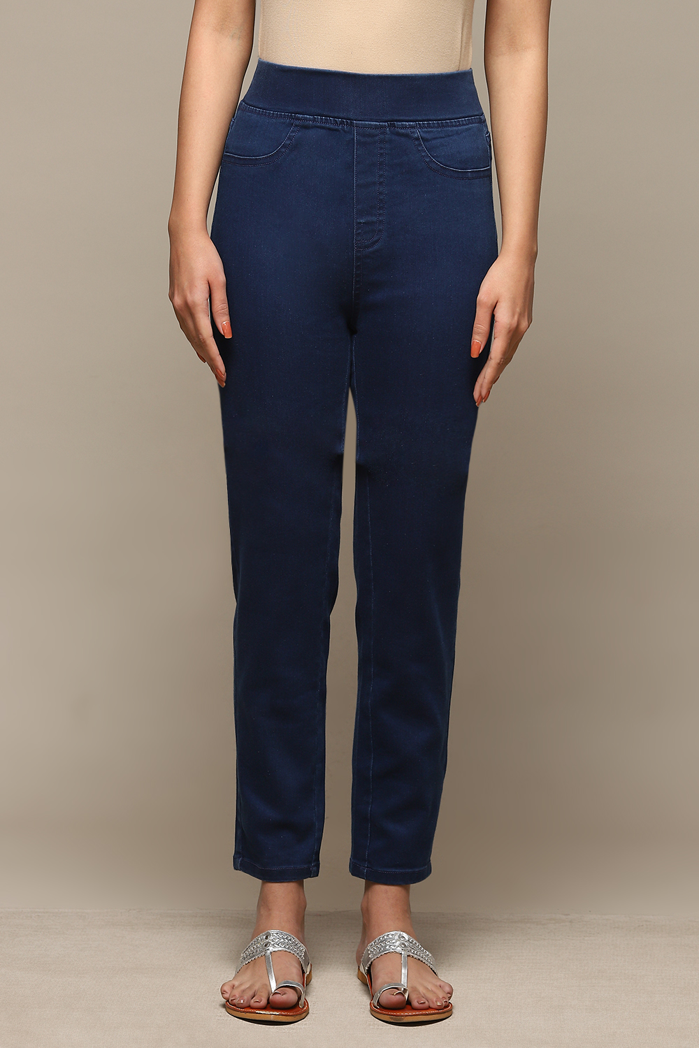 Indigo Cotton Blend Solid Jeggings image number 5