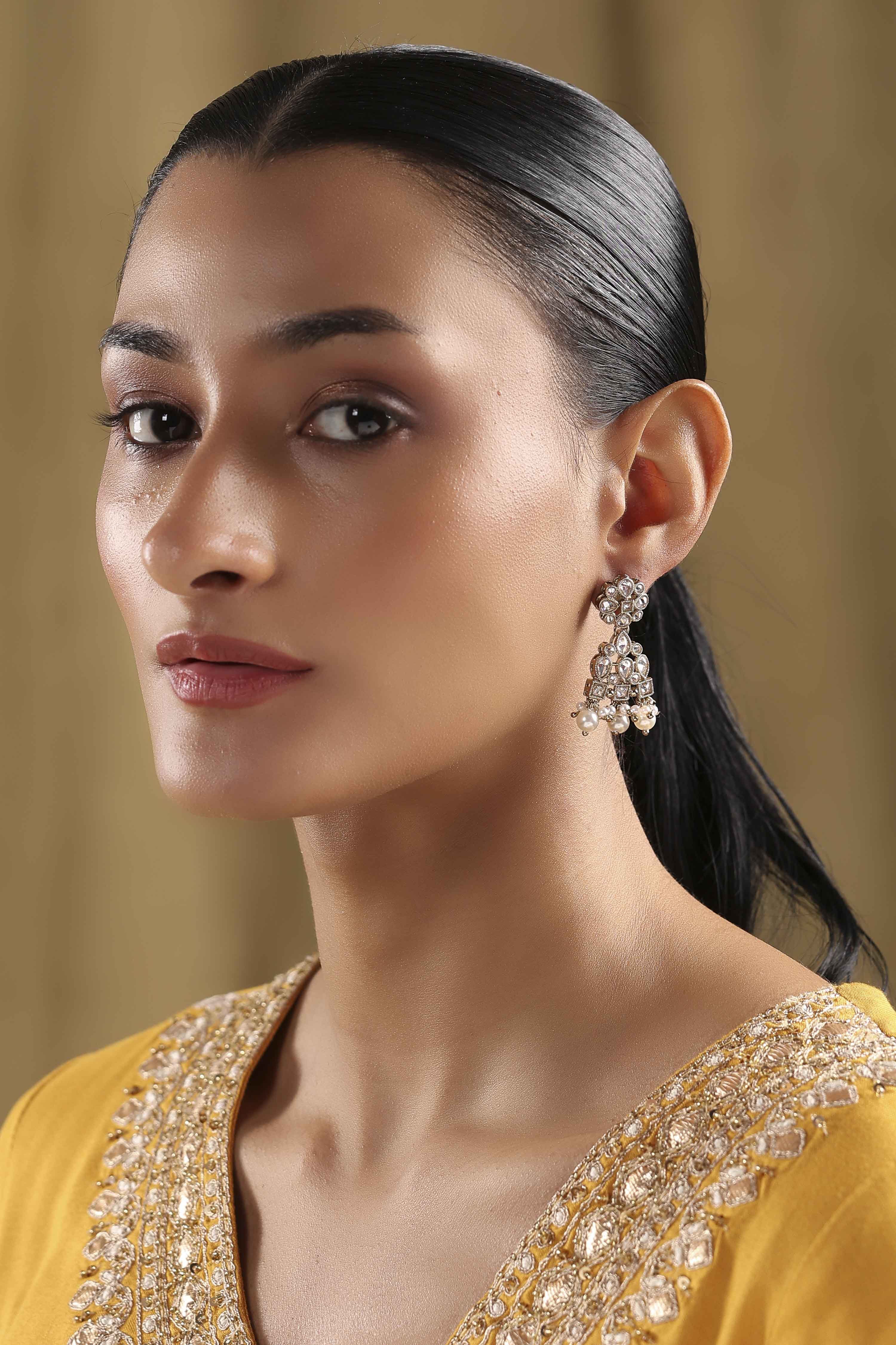 White Pearl Earrings image number 3