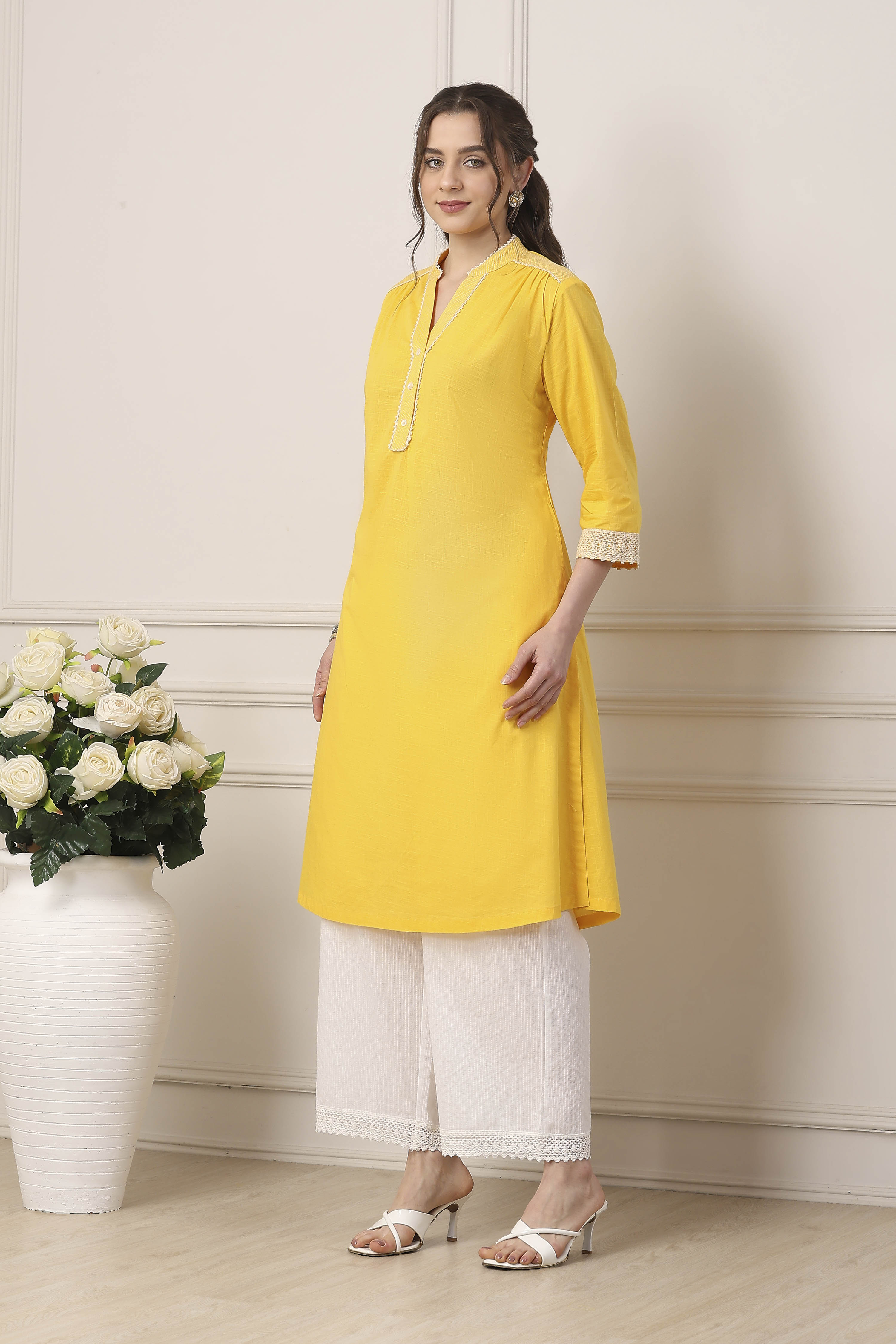 Yellow Cotton Solid Straight Kurta image number 2