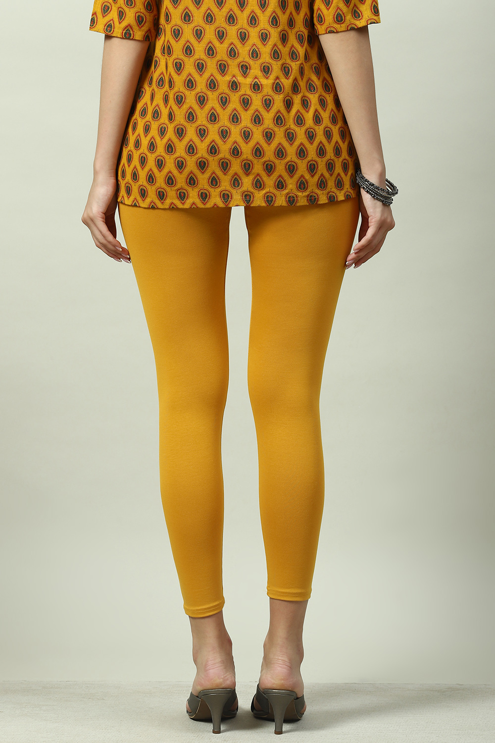 Black Cotton Blend Solid Leggings image number 4